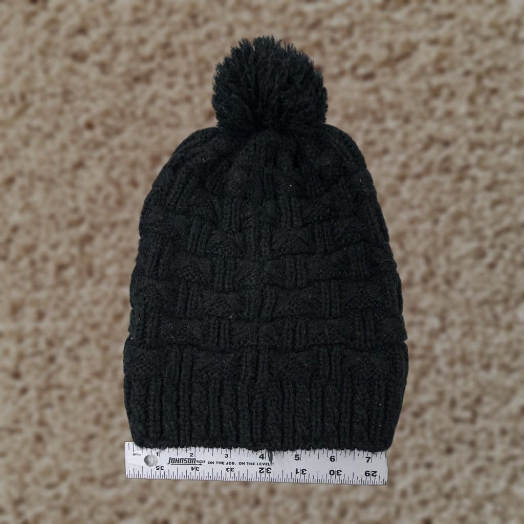 Vintage Womens Beanie One Size Black Cable Knit Acrylic Winter Snow Ski Pom Size ONE SIZE - 1 Thumbnail