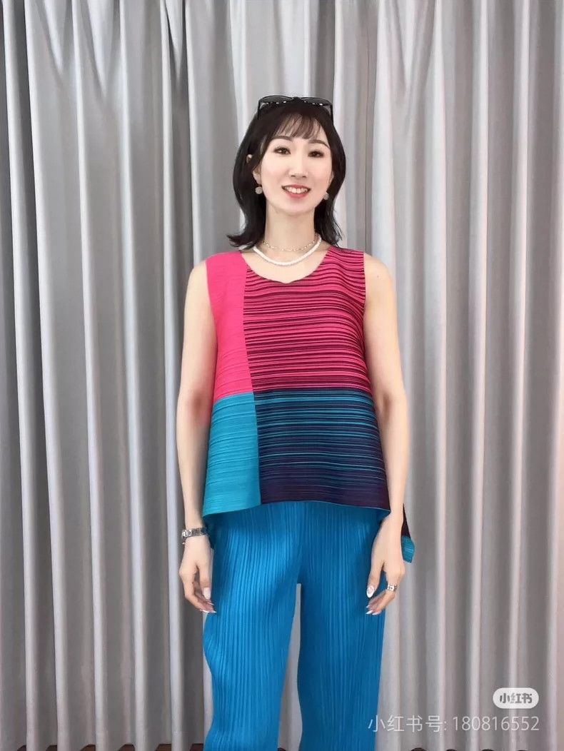 Issey Miyake Issey Miyake size:3 Red and green striped vest Size XS / US 0-2 / IT 36-38 - 4 Thumbnail