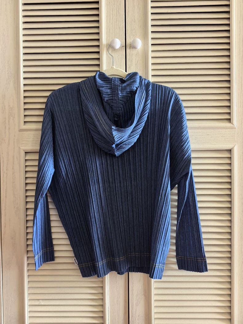Issey Miyake size:3 Blue pleated hooded top