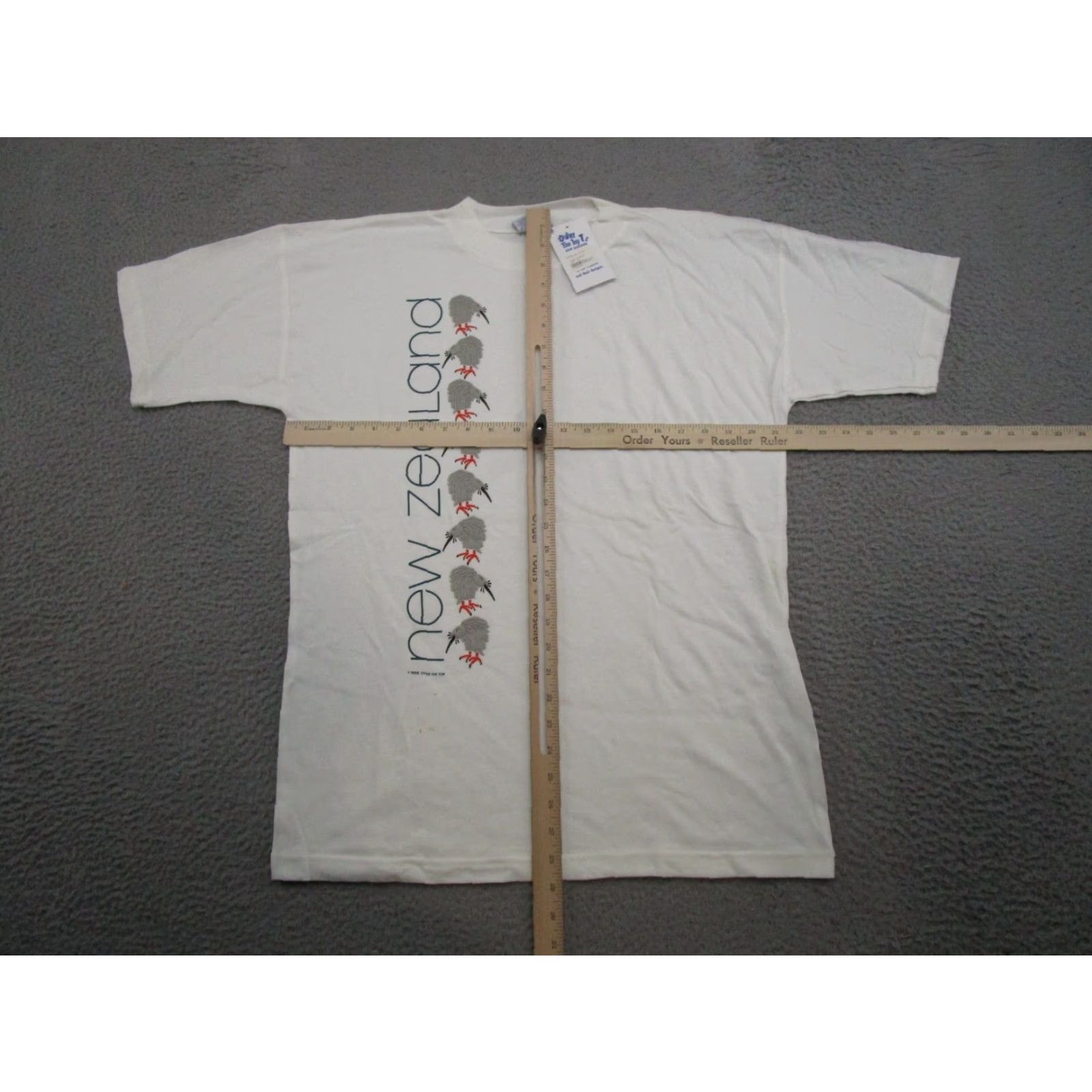 Vintage VINTAGE New Zealand Kiwi Bird Graphic Tourist Shirt M White Over The Top T-Shirt Mens Size US M / EU 48-50 / 2 - 6 Thumbnail