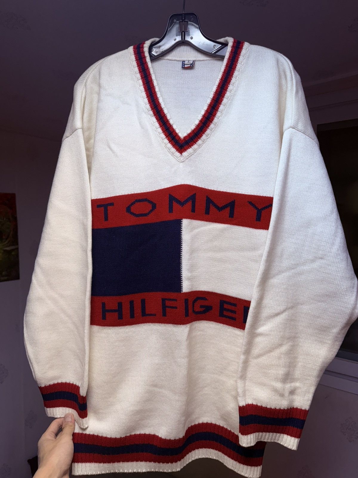 Tommy Hilfiger Tommy Hilfiger Vintage V neck Sweater Size US L / EU 52-54 / 3 - 1 Thumbnail