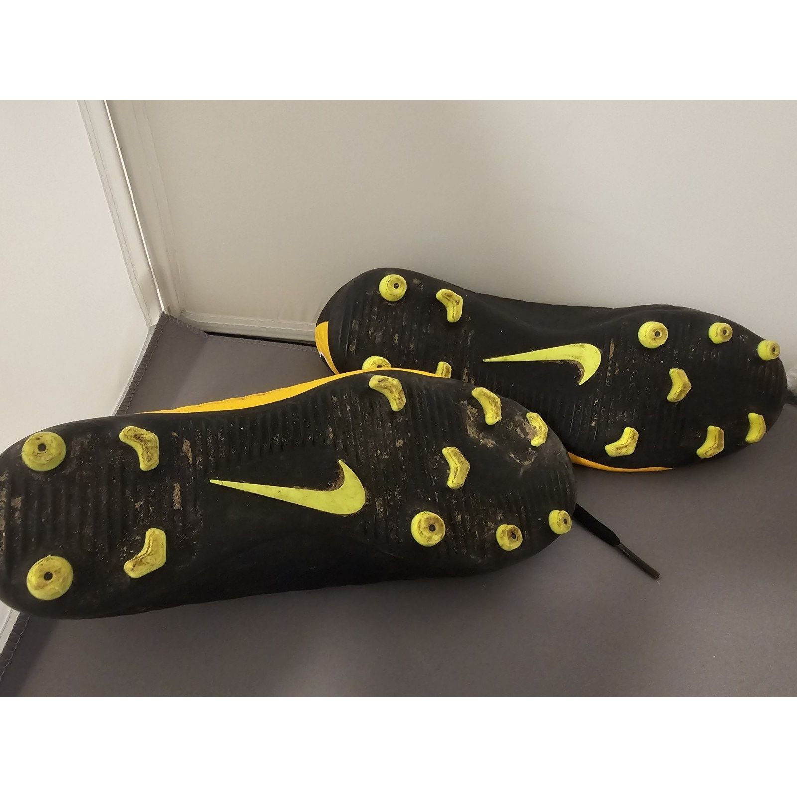 Nike Nike Jr Hypervenom Phelon III FG Kid's 6Y/38.5 Black/Yellow Size US 6 / EU 39 - 10 Thumbnail
