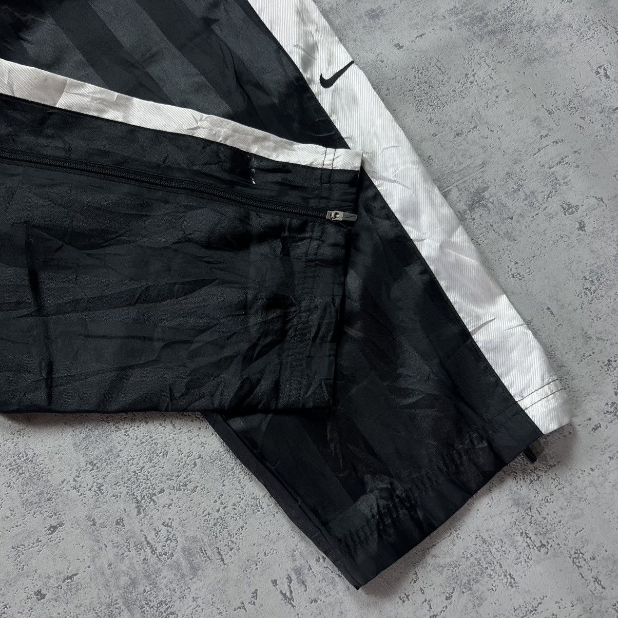 Nike 00s NIKE SWOOSH VINTAGE Y2K GORPCORE PARACHUTE RETRO PANTS Size US 32 / EU 48 - 8 Thumbnail