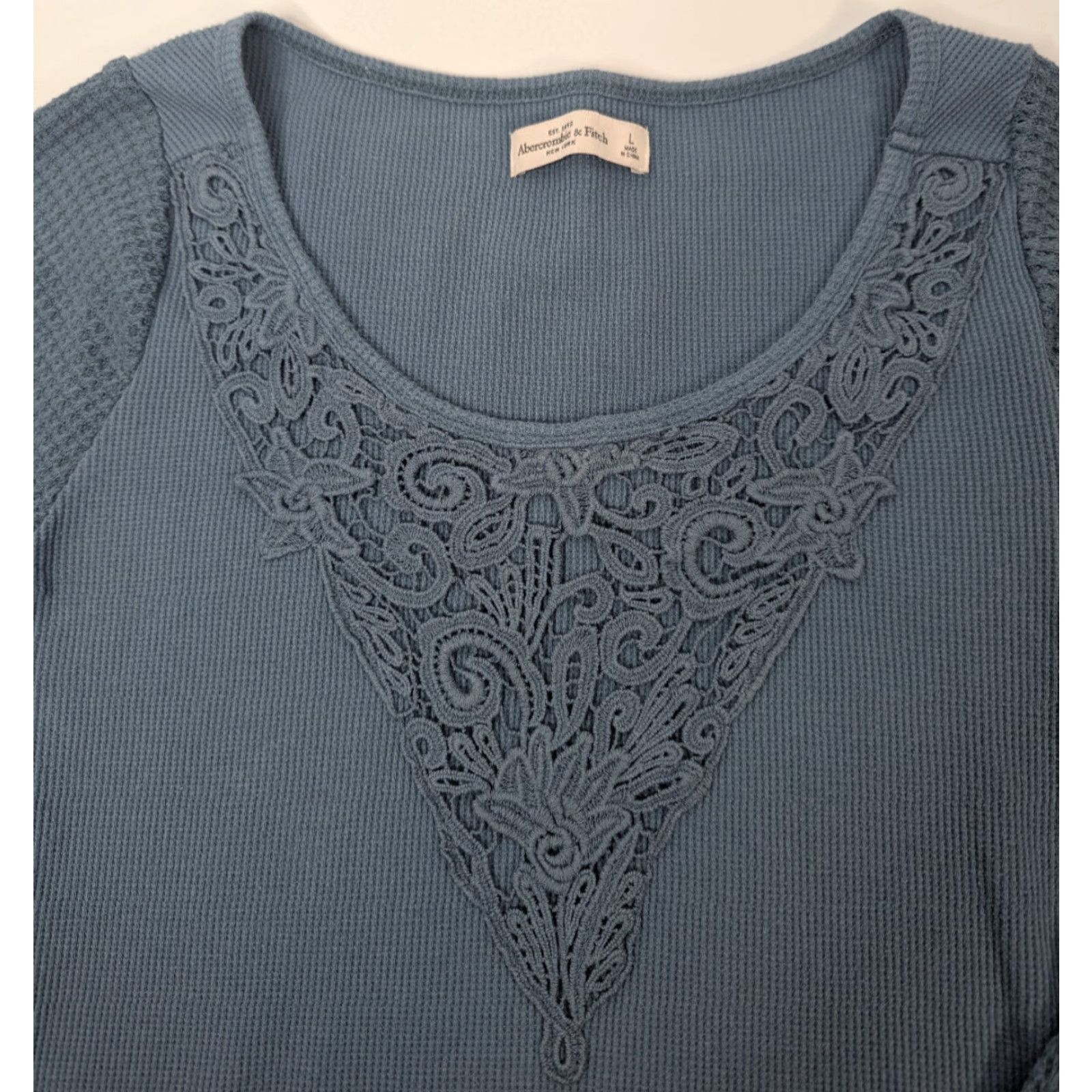 Abercrombie & Fitch Abercrombie & Fitch Ribbed Thermal Lace Neckline Long Sleeve Shirt L Blue Womens Shirt Size L / US 10 / IT 46 - 7 Thumbnail