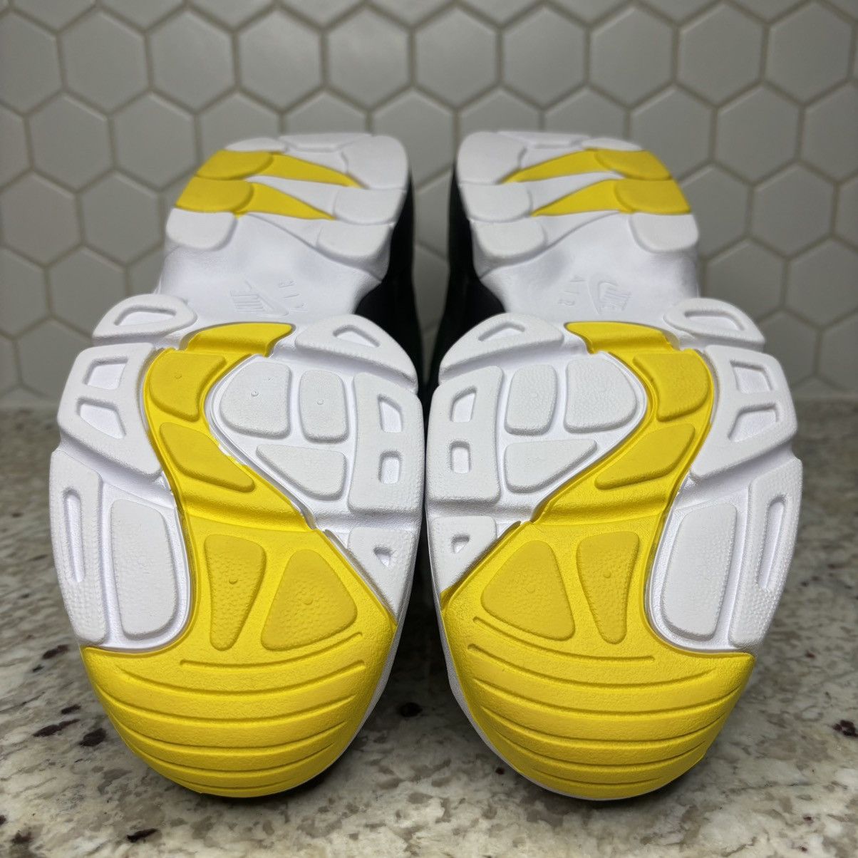 Nike Size 12-Nike Diamond Turf Oregon Ducks light use no box Size US 12 / EU 45 - 11 Thumbnail