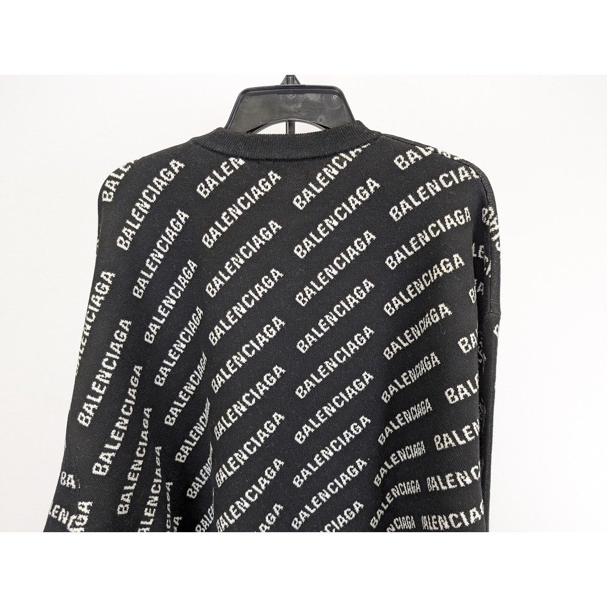 Balenciaga o1rshd1 Q:2 / All Over Logo Sweater in Black Size US L / EU 52-54 / 3 - 12 Thumbnail