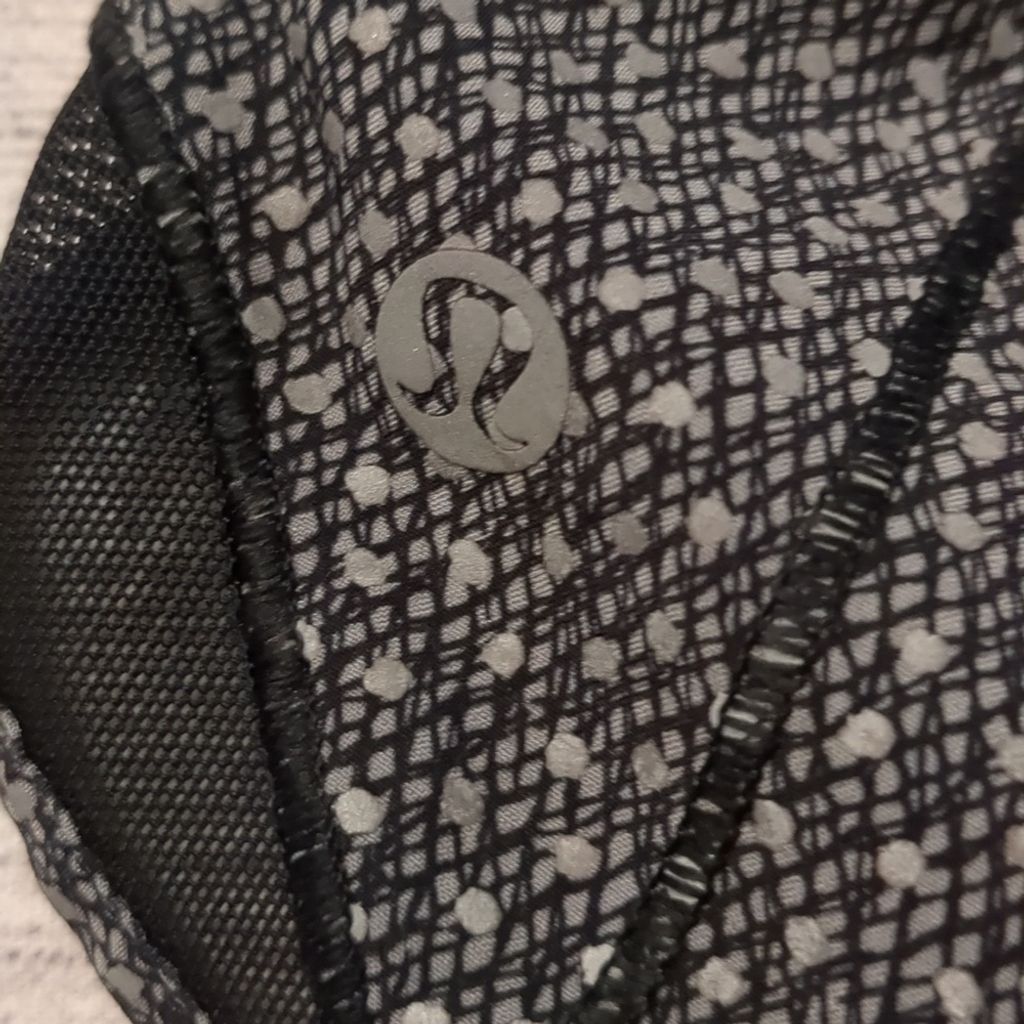 Lululemon Lululemon hotty Hot shorts frozen fizz reflective silver 4 Size 27" / US 4 / IT 40 - 9 Thumbnail