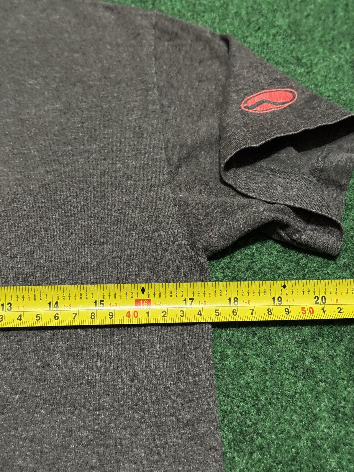 Vans Vans Vintage Logo Y2K Gray Small Skater T Shirt 17.5x25 Size US S / EU 44-46 / 1 - 8 Thumbnail