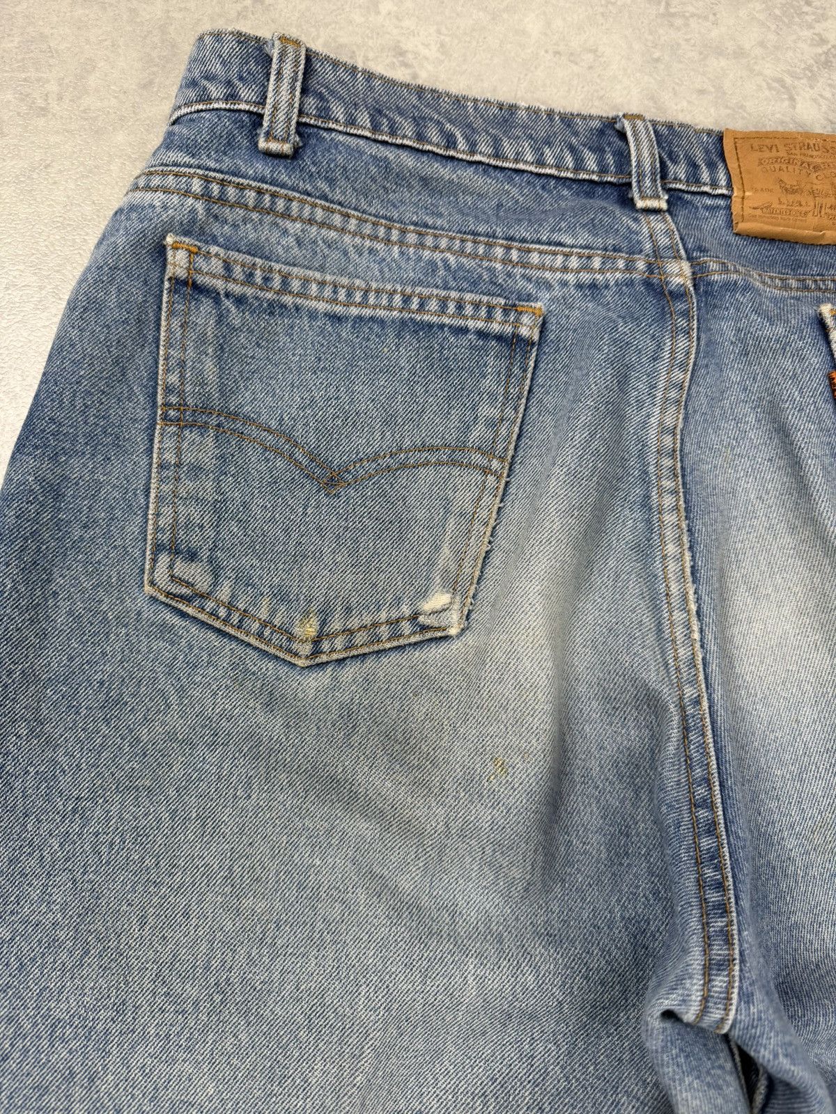 Levi's Vintage Clothing Vintage Levi’s 560 Denim Jeans Size 33x34 Made in USA Size US 33 - 13 Thumbnail