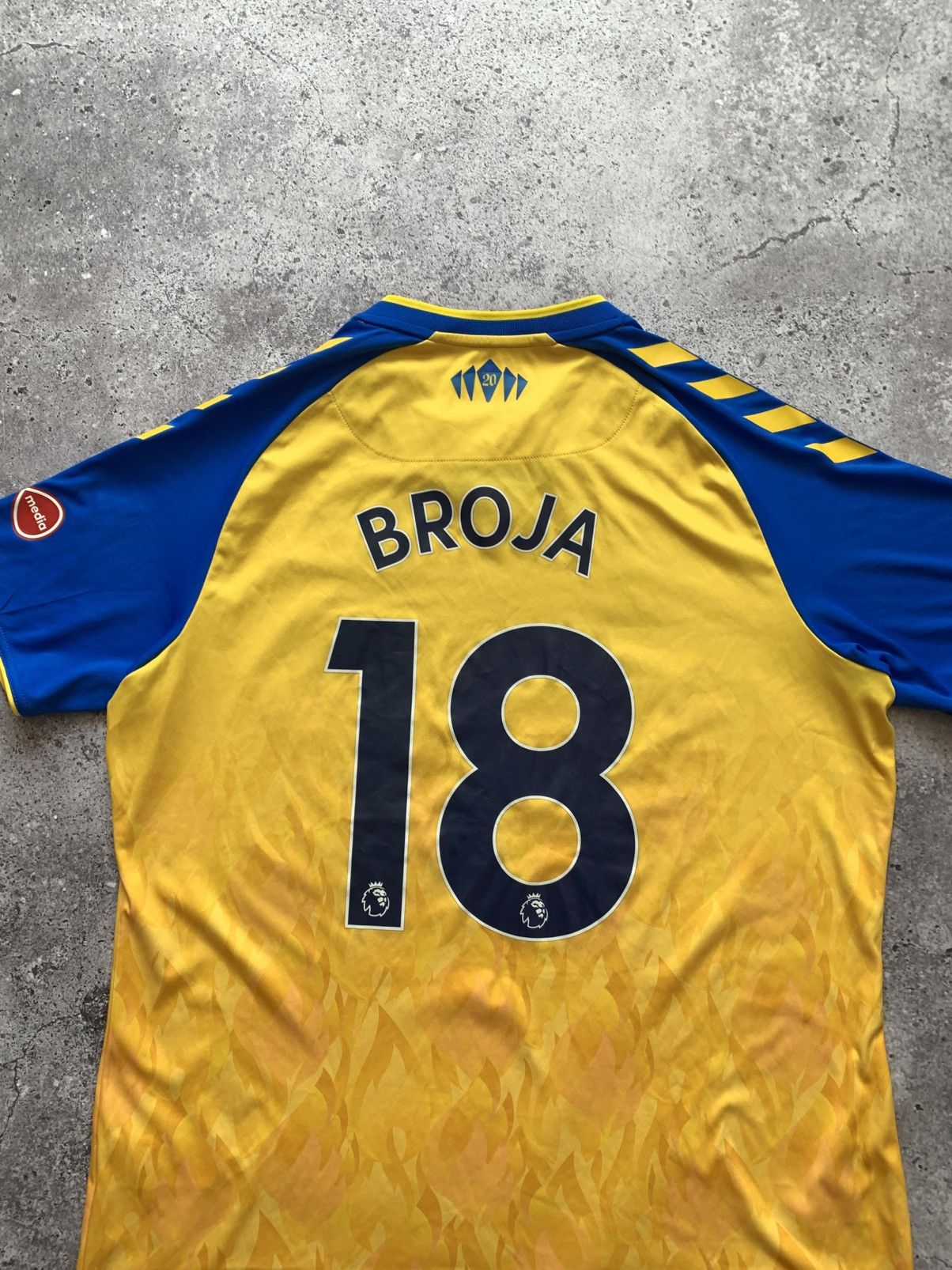 Hummel 🔥HUMMEL SOUTHAMPTON 2021/22 AWAY BROJA SOCCER JERSEY SHIRT Size US XL / EU 56 / 4 - 2 Thumbnail