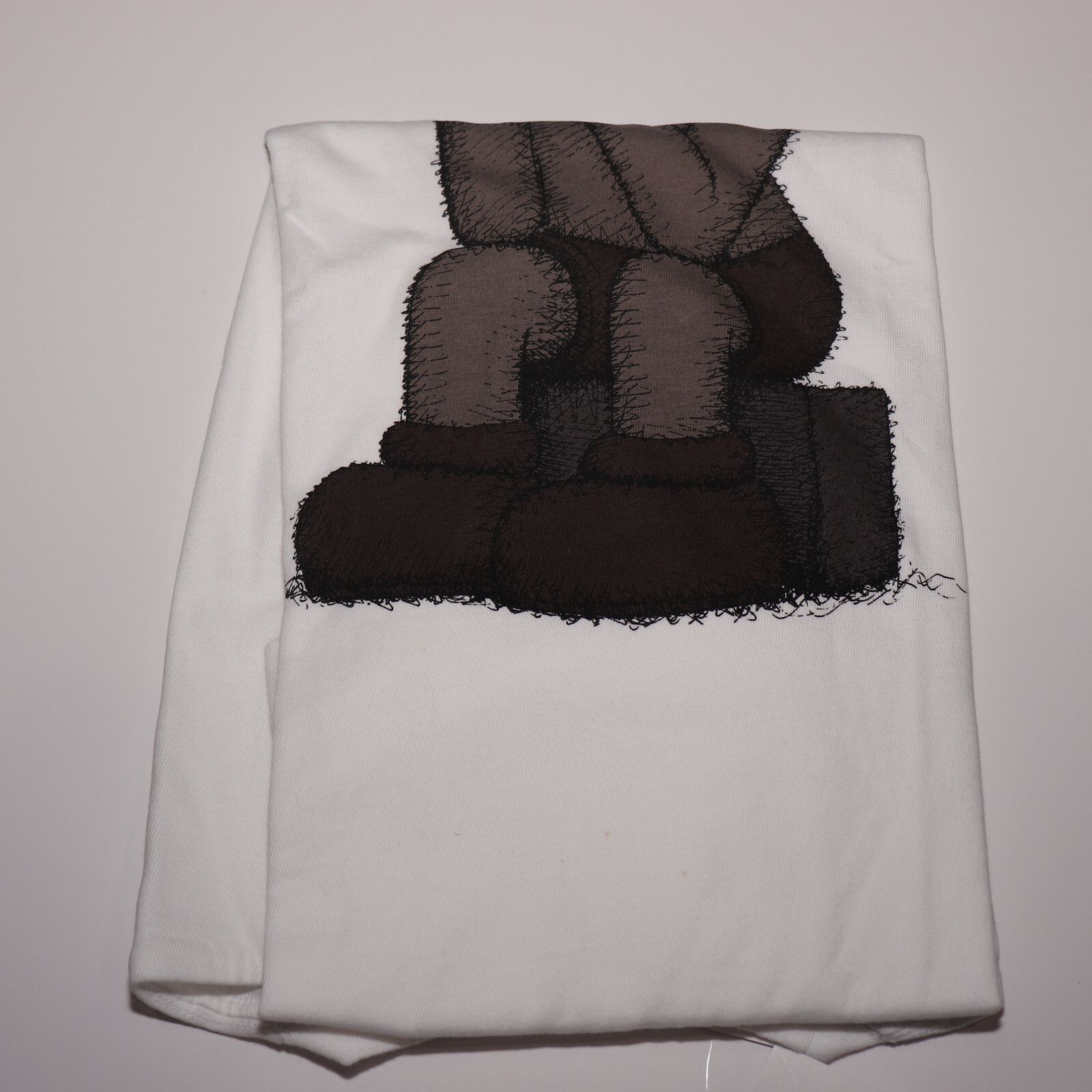 Kaws KAWS x Uniqlo Passing Through Tee Size Large Asia Sizing Wh Size US L / EU 52-54 / 3 - 5 Thumbnail