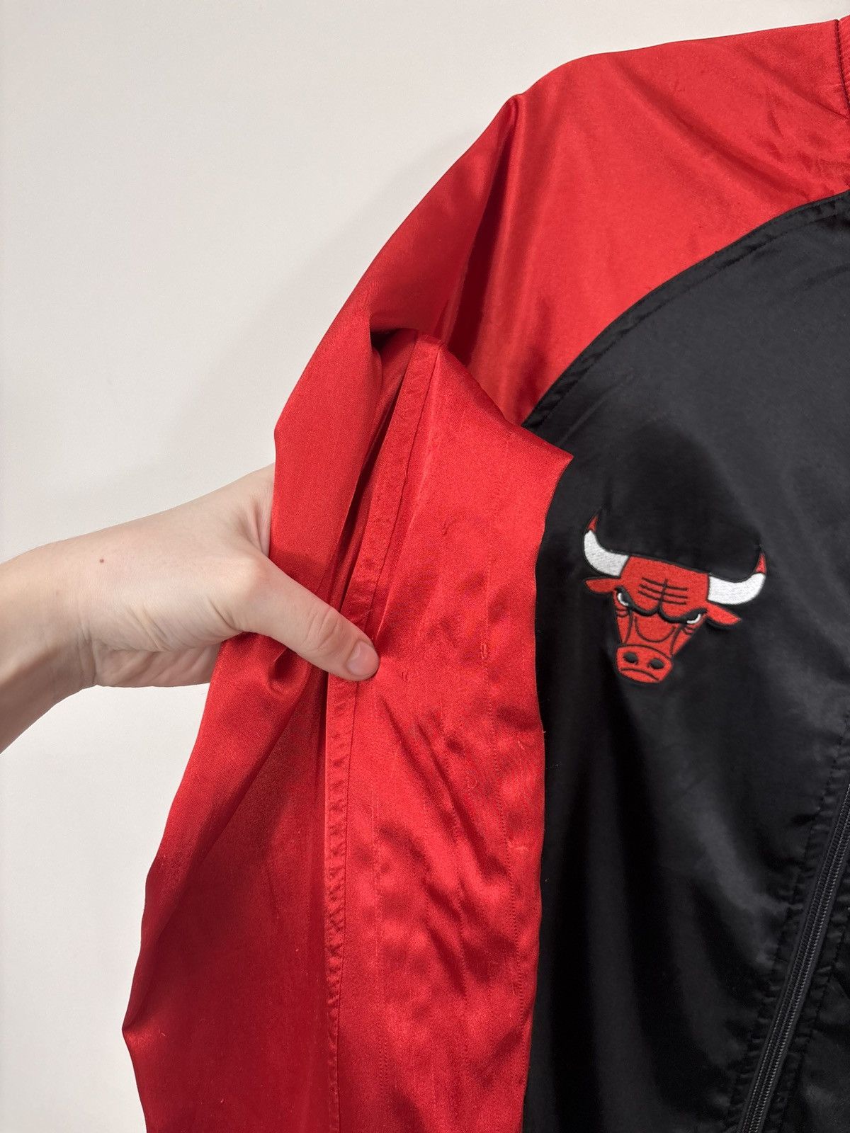 Adidas Adidas Chicago Bulls 2013 Men’s Rare NBA Satin Bomber Jacket Size US S / EU 44-46 / 1 - 11 Thumbnail