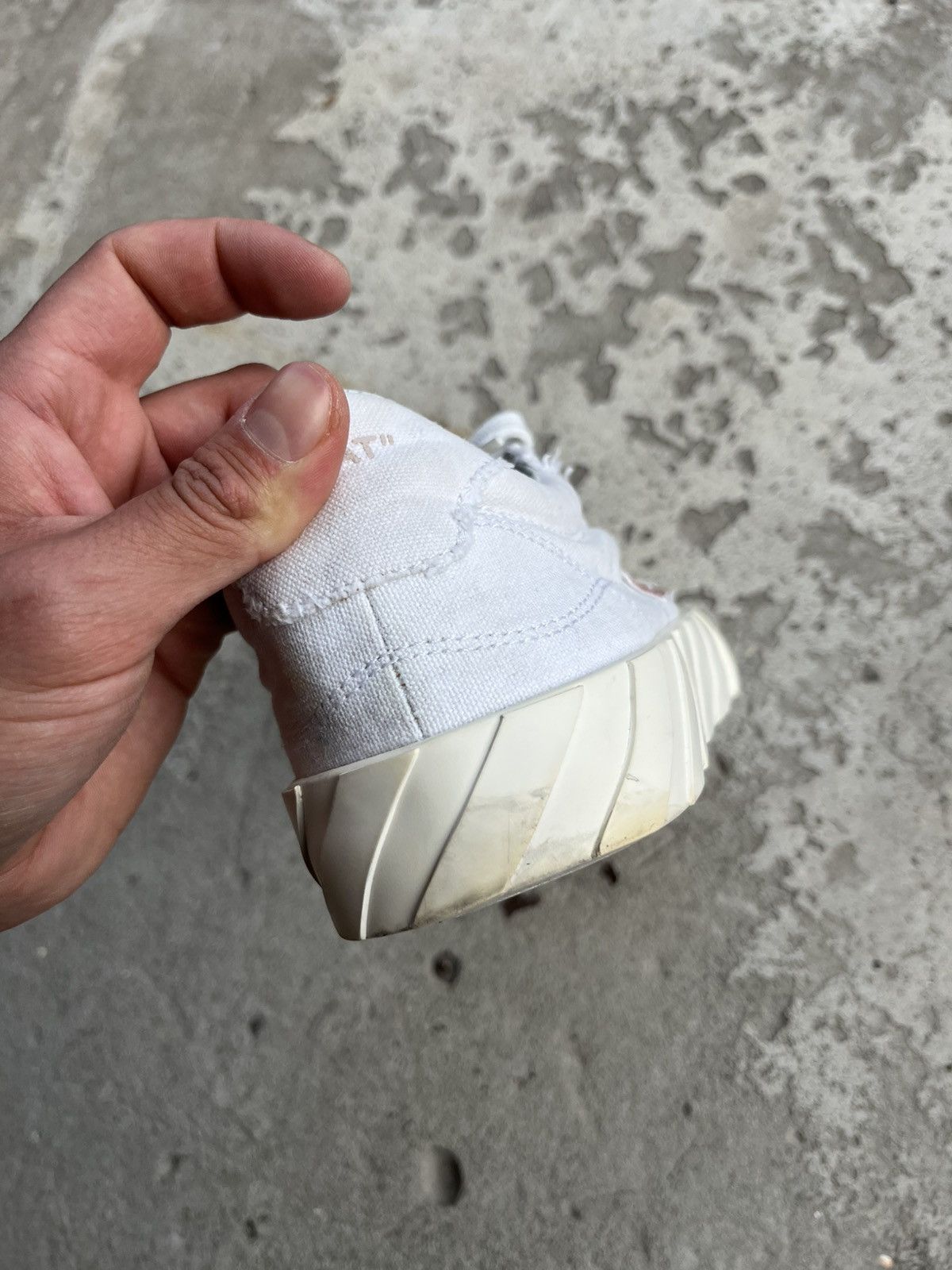 Off-White Off-White Vulcanized Canvas Distressed Low-top Sneakers Y2K Size US 6 / EU 39 - 15 Thumbnail