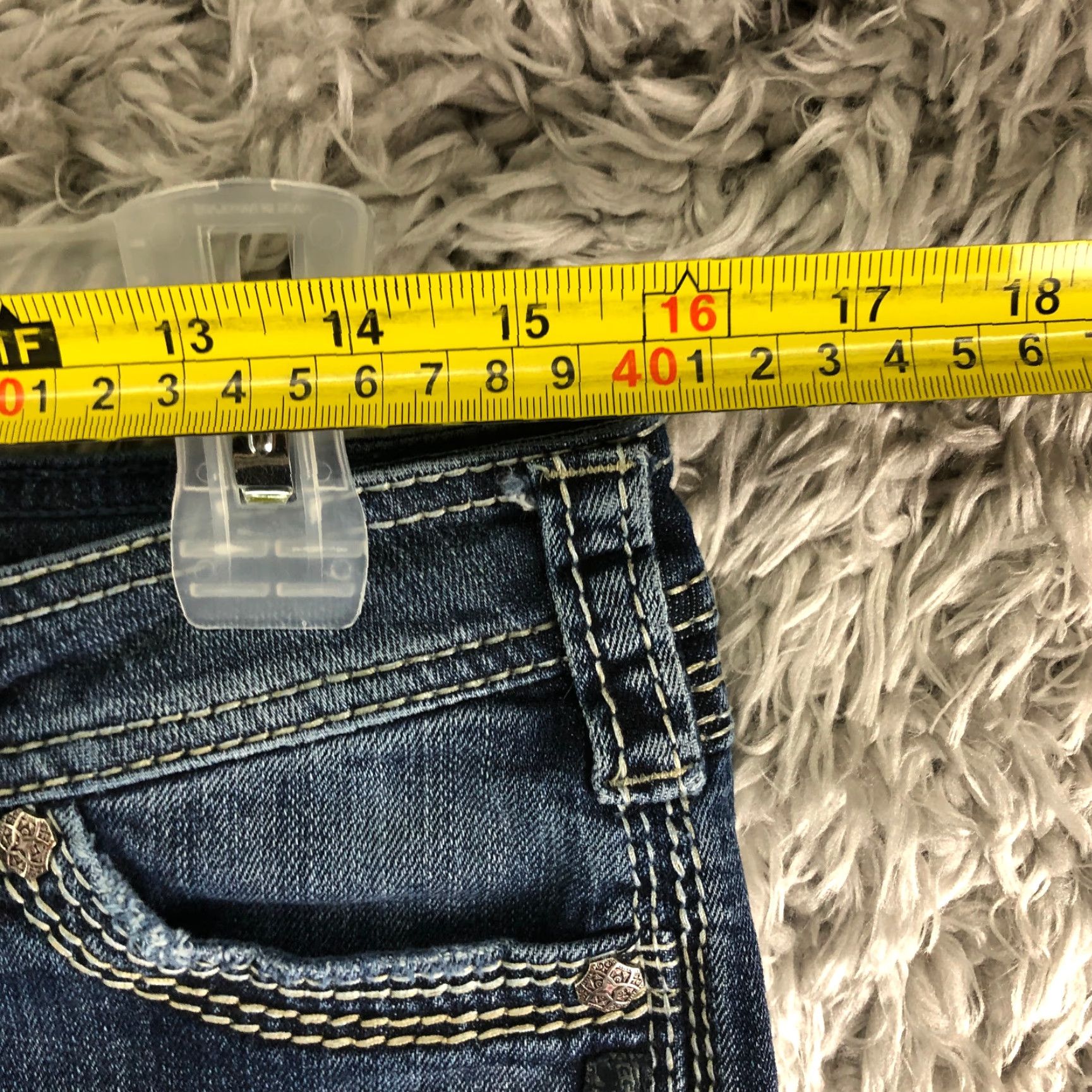 Silver Jeans Co. VINTAGE Silver Jeans Womens Twisted Capri Jeans W29 Mid Rise Dark Wash Blue Denim Capris Mens? Size 29" - 2 Thumbnail