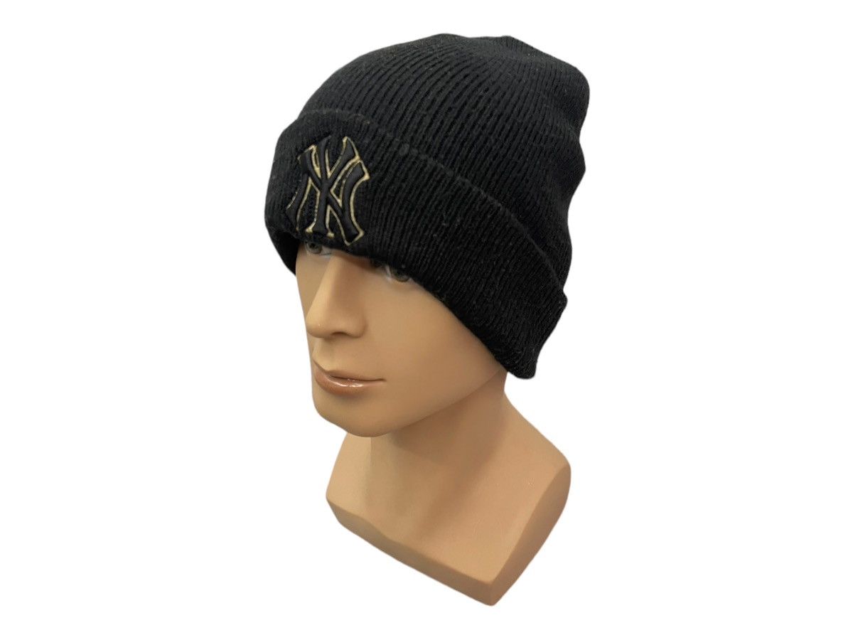 MLB ew York Yankees Black Beanie - Gold Outline Embroidered Logo Size ONE SIZE - 3 Thumbnail