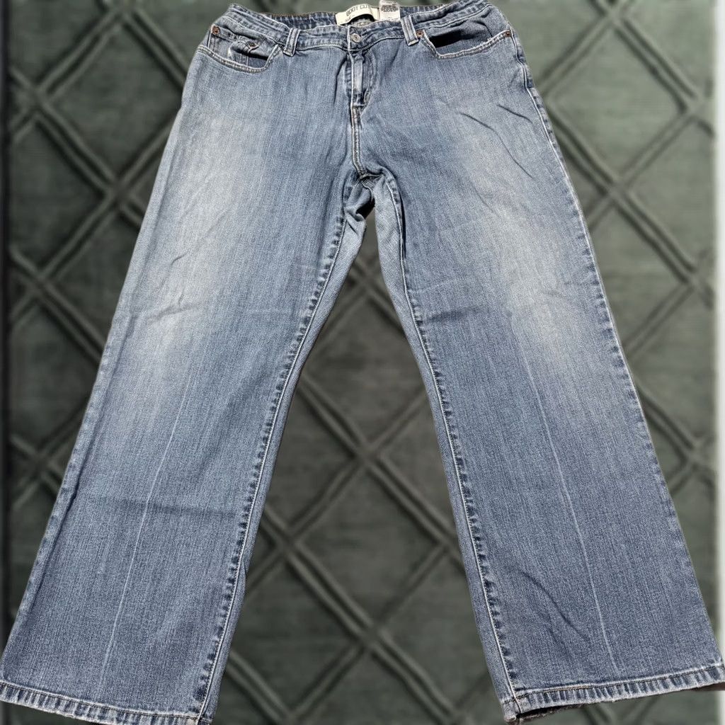 Levi's Levi's 515 Jeans Women's 16S Medium Wash Denim Stretch High-Rise Bootcut Blue Women Sized 16 Regular Jeans 515 Bootcut Size 38" / US 16 / IT 52 - 1 Thumbnail
