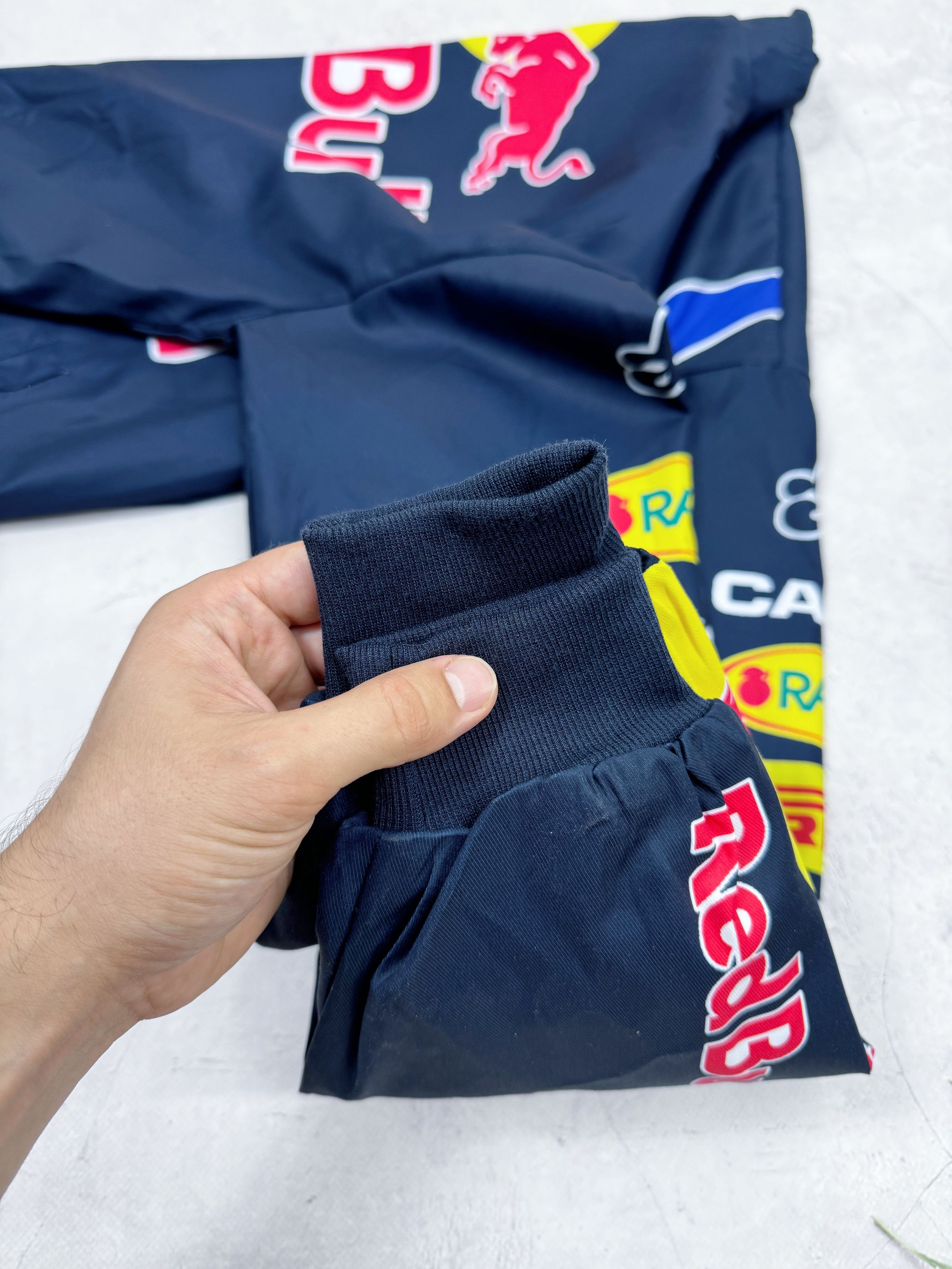 Formula 1 Red Bull F1 Team Light Jacket Racing Infiniti Pirelli Size US M / EU 48-50 / 2 - 13 Thumbnail
