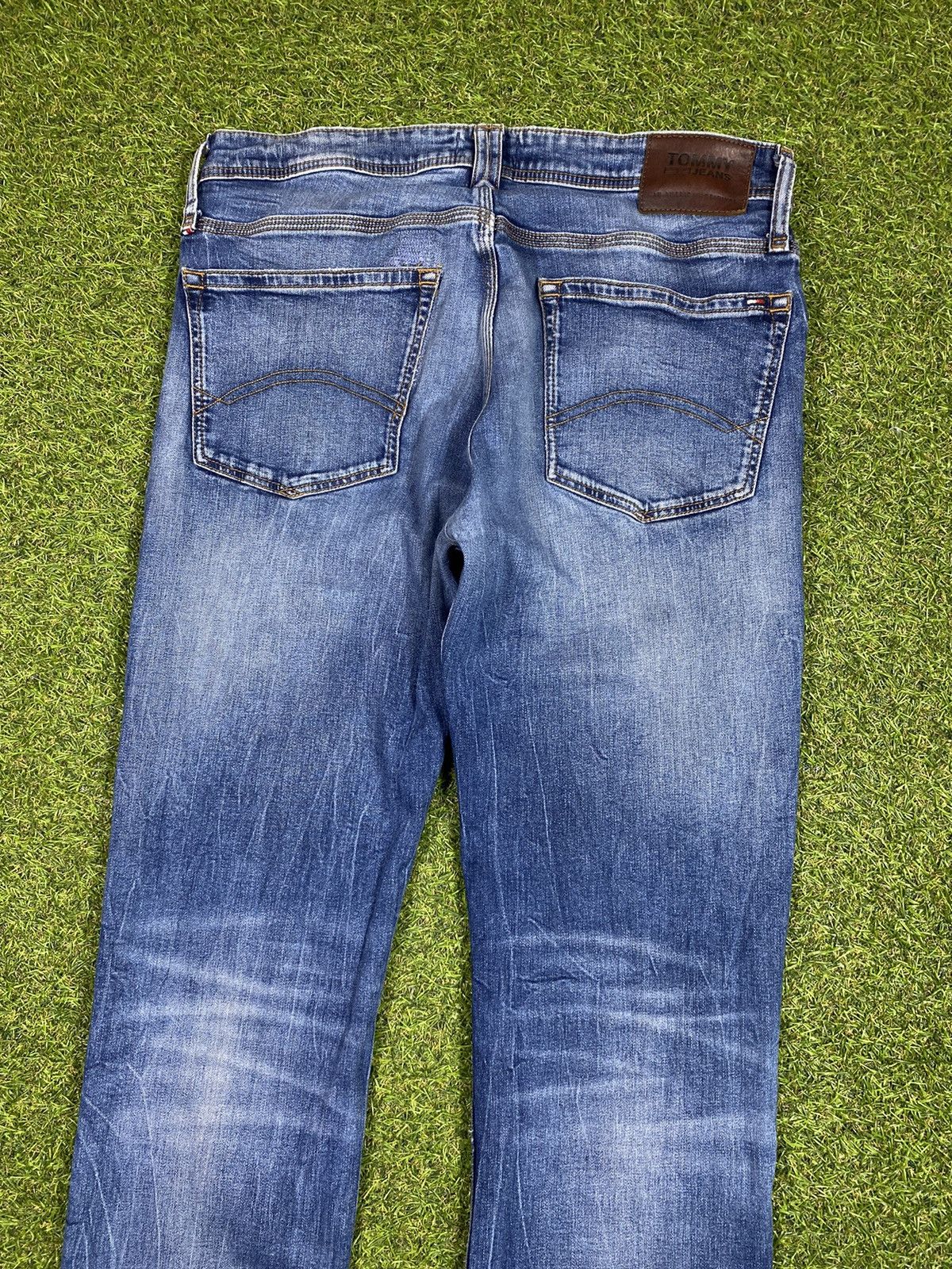 Tommy Hilfiger Vintage Y2k Hilfiger Denim jeans faded style size 33x32 Size US 33 - 4 Thumbnail