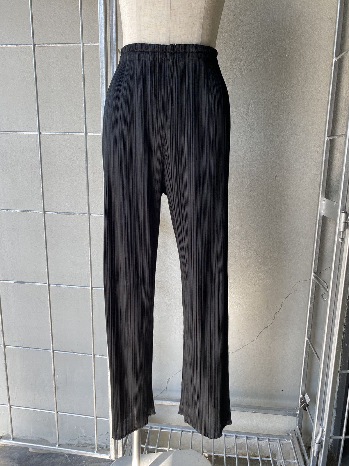 Pleats Please Issey Miyake Pleats Please Black Pleated Pants. Size 26" / US 2 / IT 38 - 10 Thumbnail