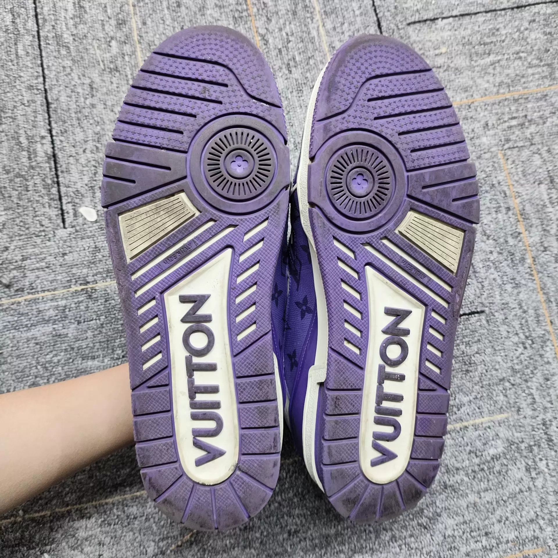 Louis Vuitton LV Trainer Embossed White Purple US 8 Size US 8 / EU 41 - 5 Thumbnail