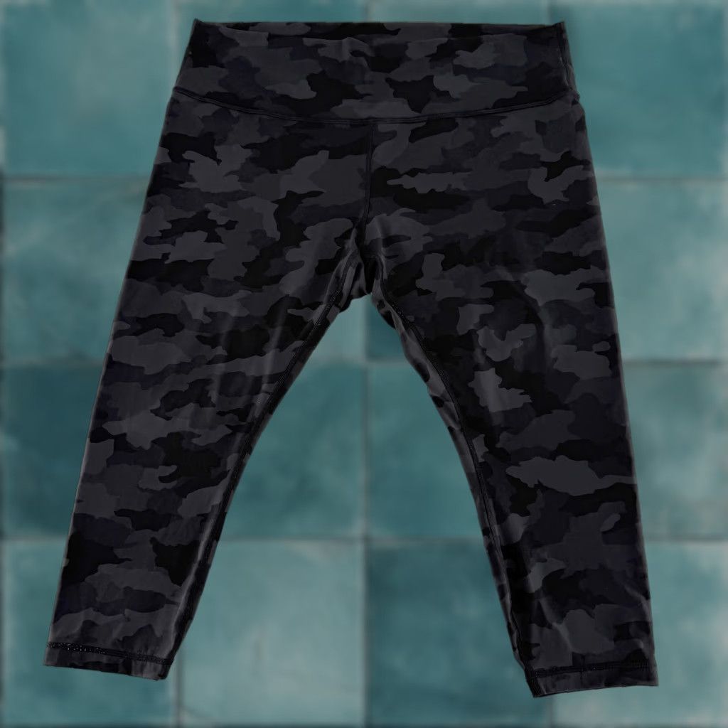 Lululemon Lululemon Plus Size Camo Crop Leggings Activewear Workout Pants Sz 20 Comfort Women Size 42" / US 20 - 1 Thumbnail
