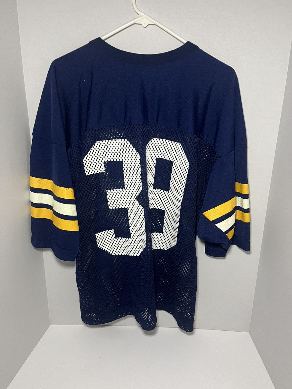 Russell Athletic Vintage Russell athletics Jersey Navy and Yellow size L Size US L / EU 52-54 / 3 - 5 Thumbnail