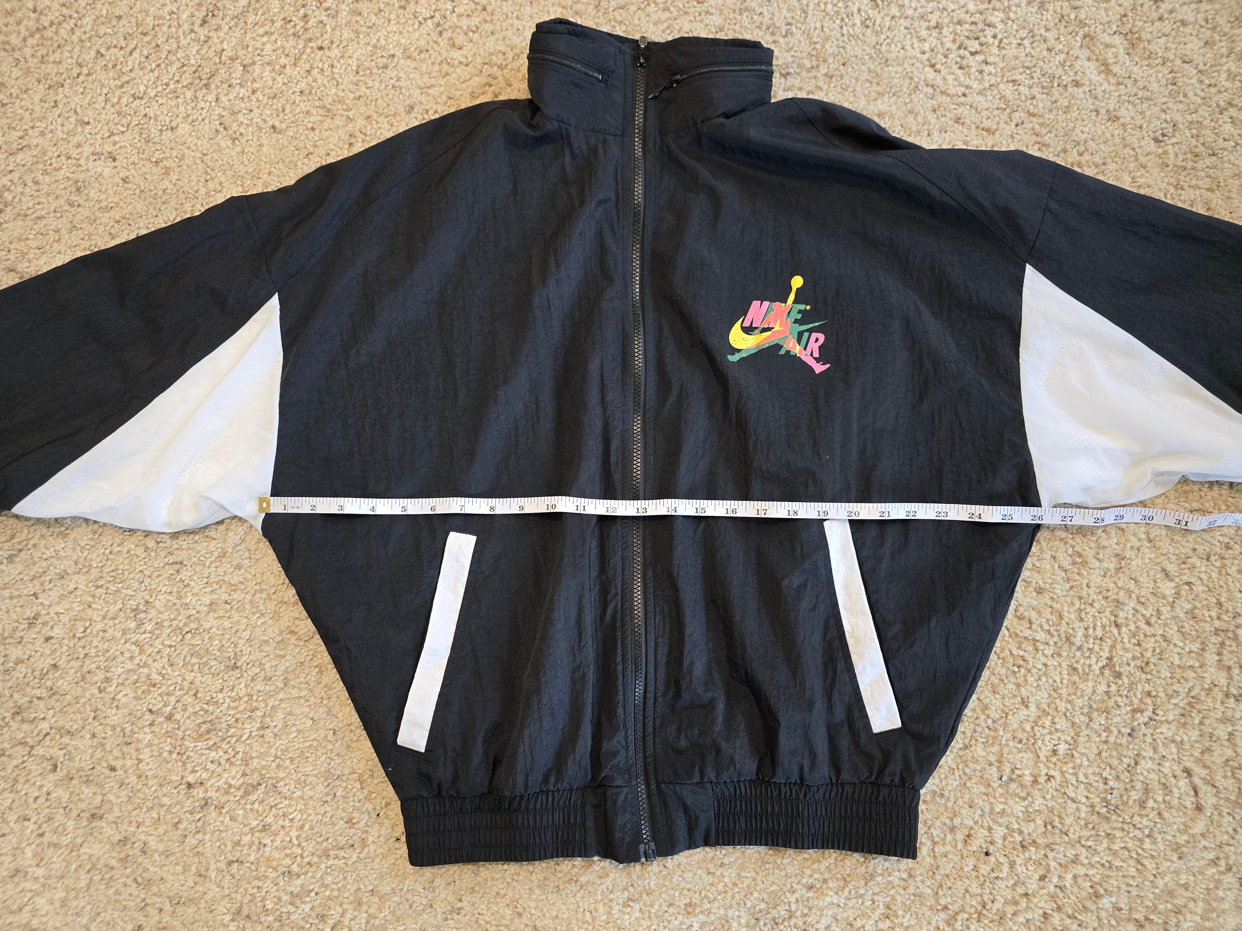 Nike Vintage 90s Nike Air Jordan Big Logo Windbreaker Jacket Size US M / EU 48-50 / 2 - 4 Thumbnail