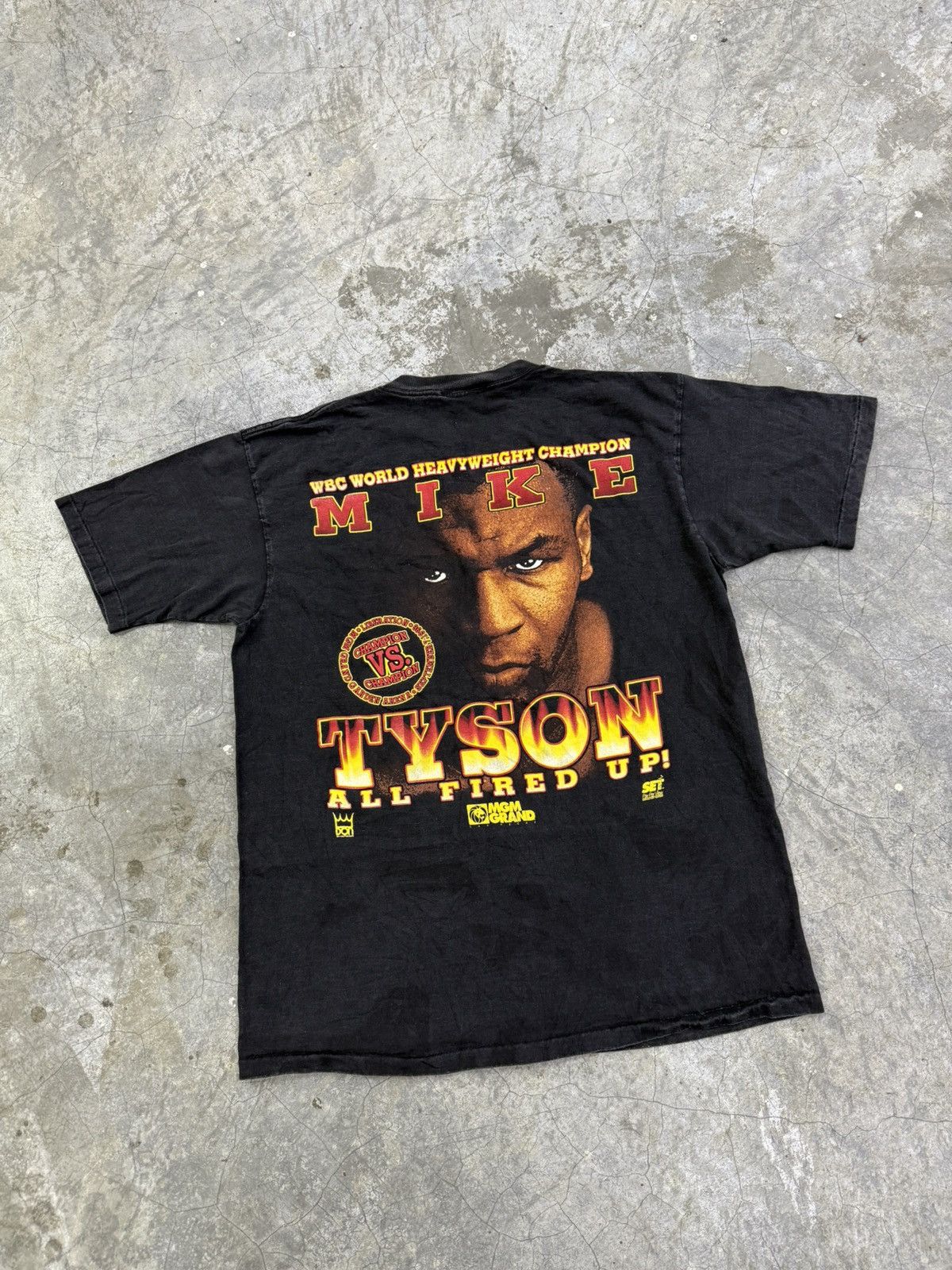 Vintage Vintage Mike Tyson T-Shirt MGM Grand 90s (RARE, Original) Size US L / EU 52-54 / 3 - 1 Thumbnail