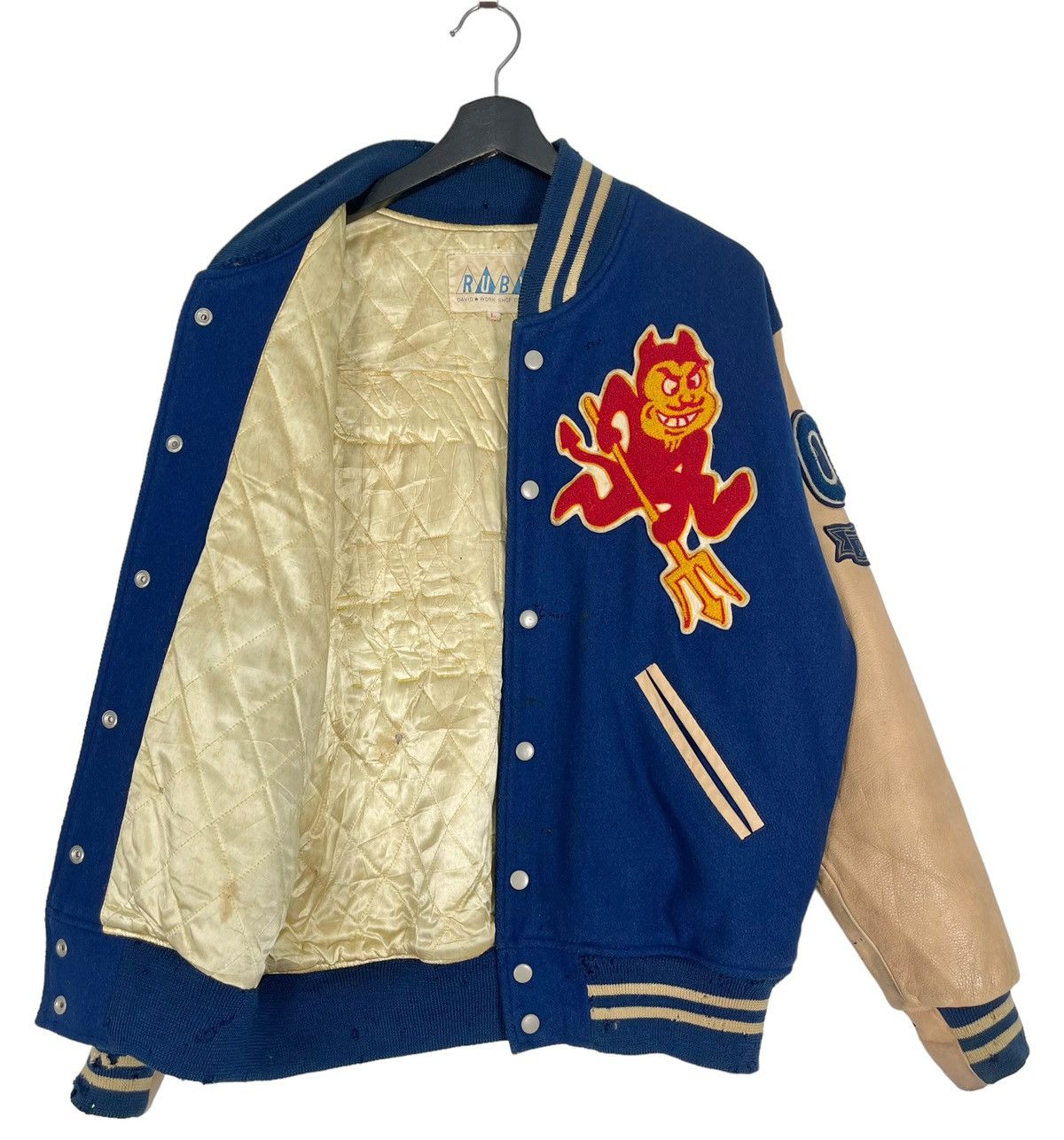 NBA 80s Vintage Distressed Chaminade Basketball Team Honolulu Size US L / EU 52-54 / 3 - 3 Thumbnail