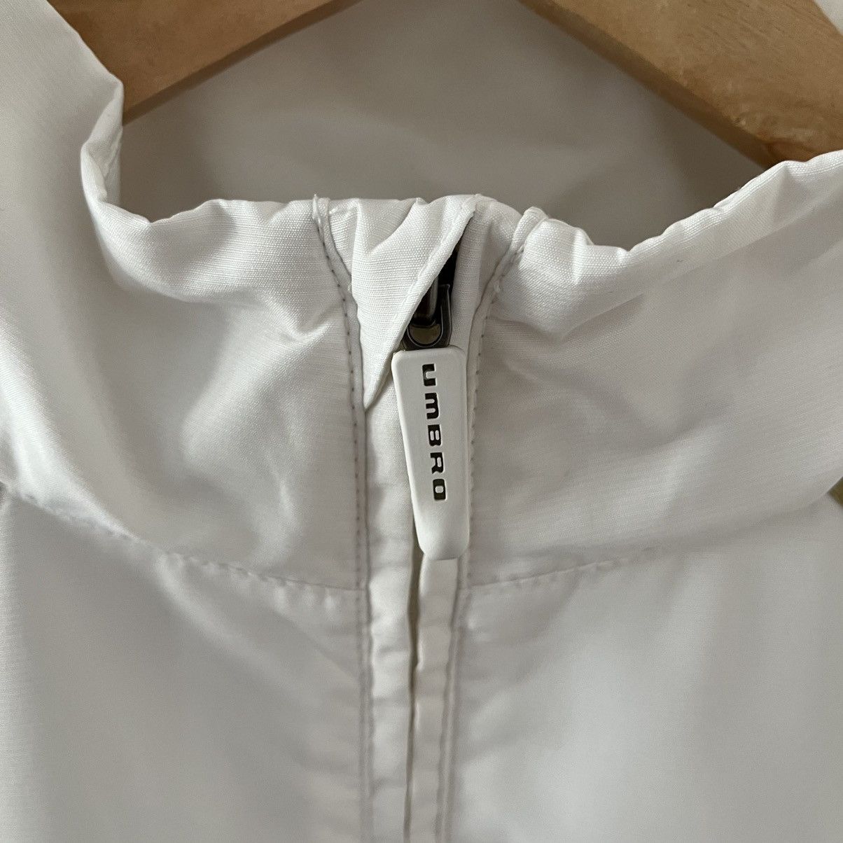 Umbro Vintage Umbro Olympique Lyonnaise White Football Zip Jacket Size US S / EU 44-46 / 1 - 4 Thumbnail