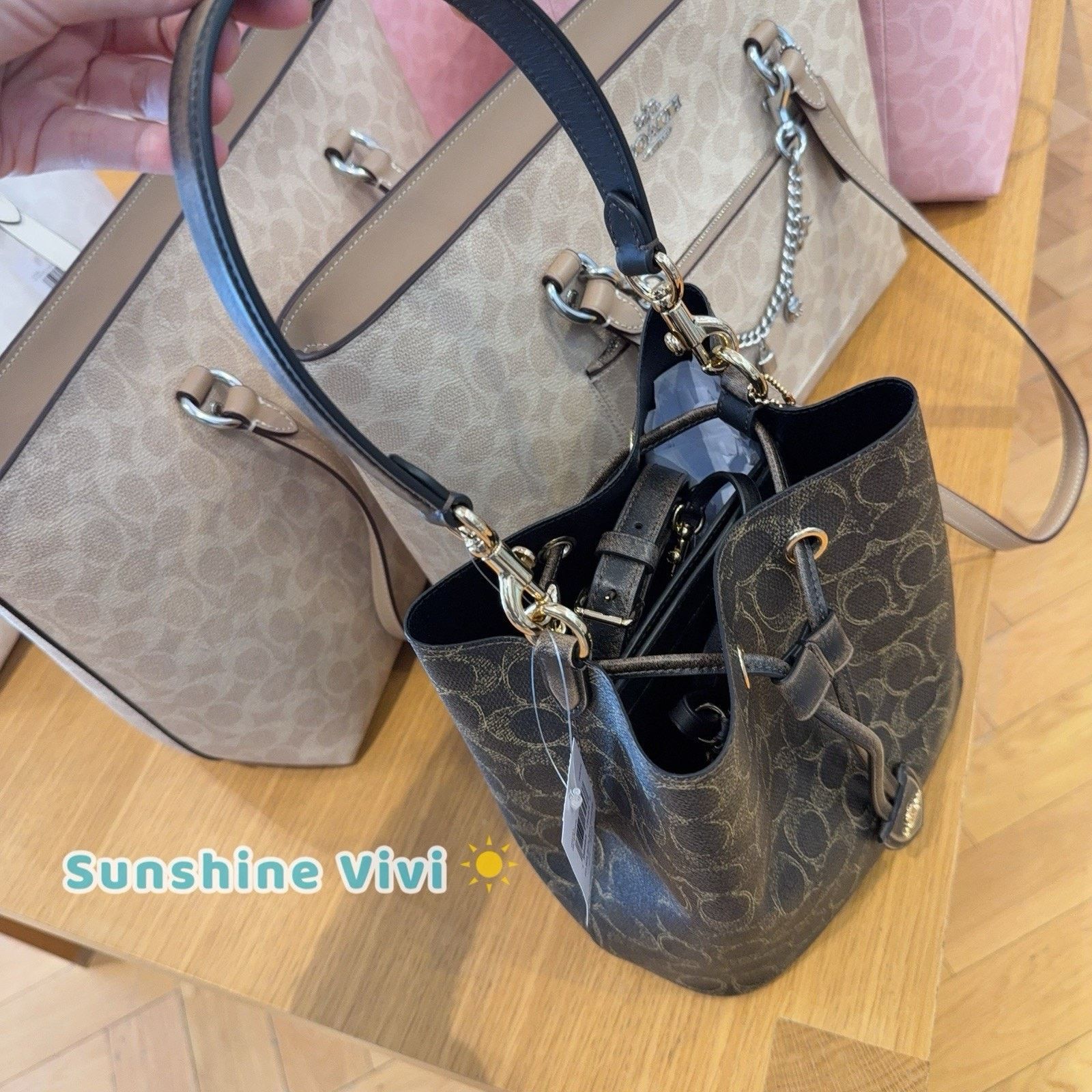 Coach NWT Coach Rowan Bucket Bag Loved Charms Gold/Brown CDY21 Size ONE SIZE - 5 Thumbnail