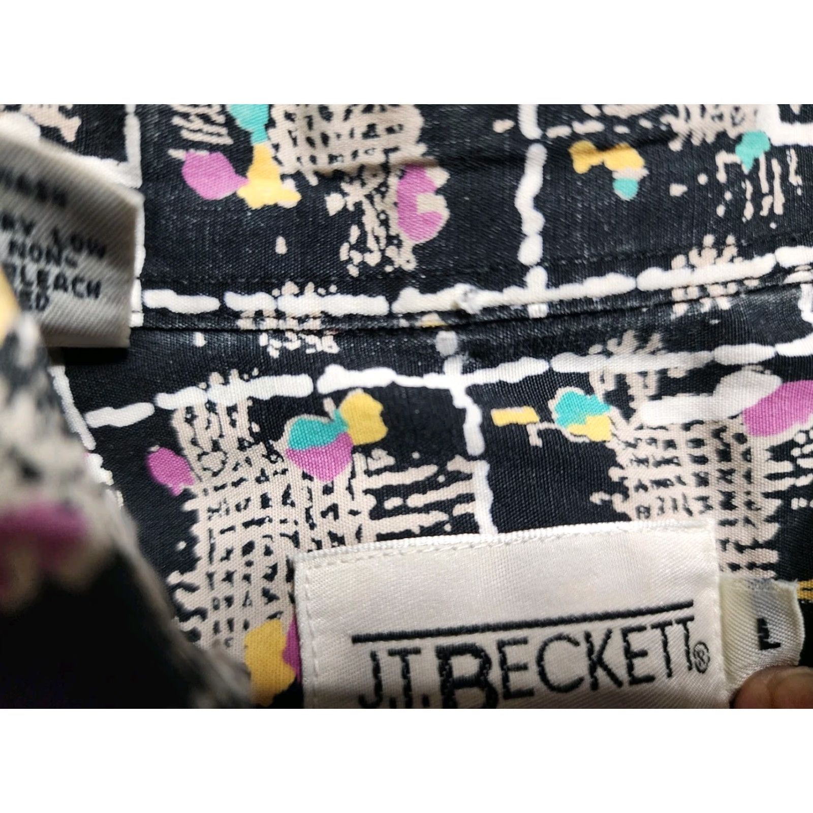 Vintage VINTAGE J.T. BECKETT 90s Geometric Short Sleeve Button Down Shirt Adult Large Black Mens Size US L / EU 52-54 / 3 - 5 Thumbnail