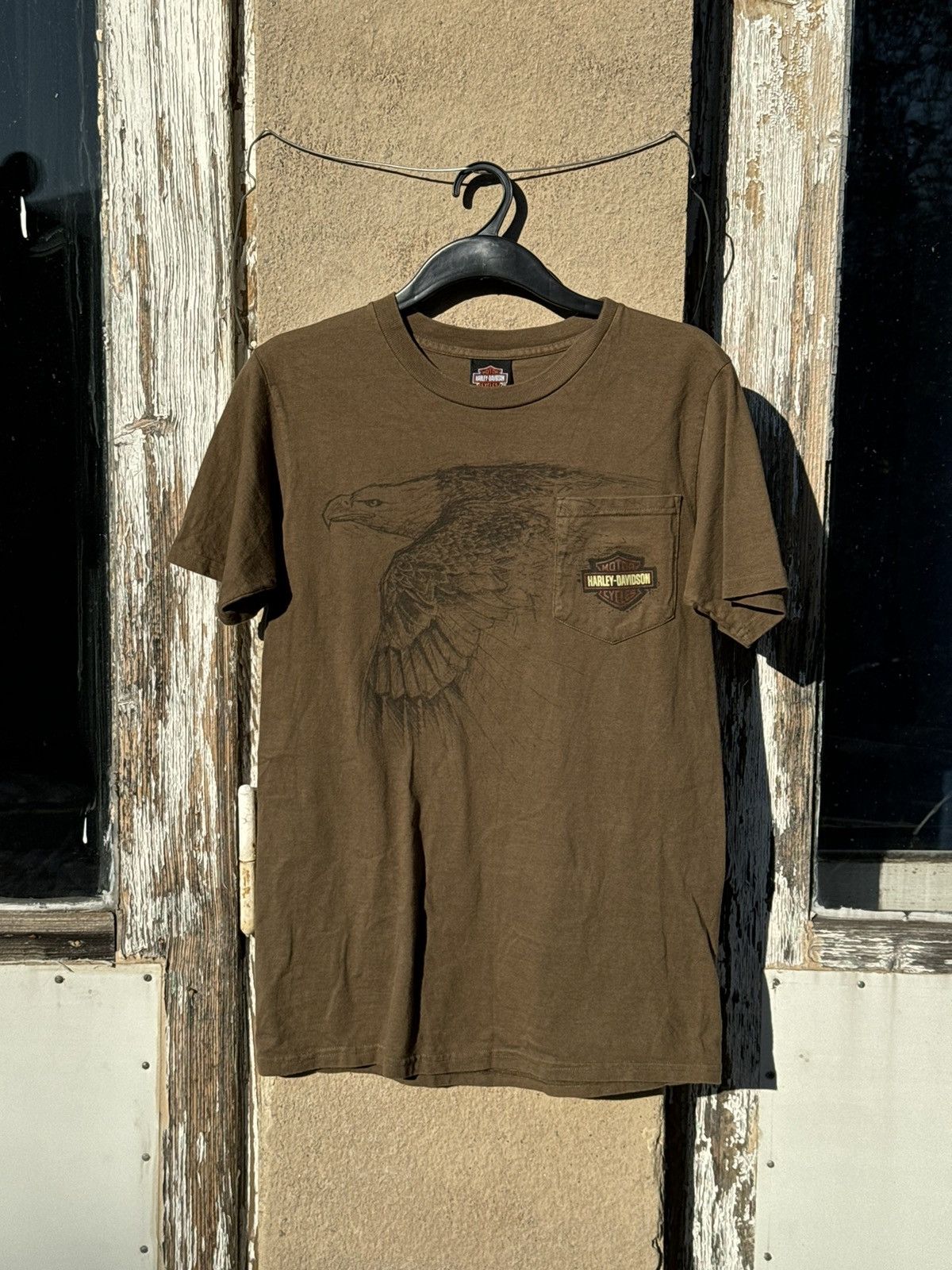 Harley Davidson × Vintage Vintage Harley Davidson Eagle Calgary Tshirt Size US XL / EU 56 / 4 - 1 Thumbnail