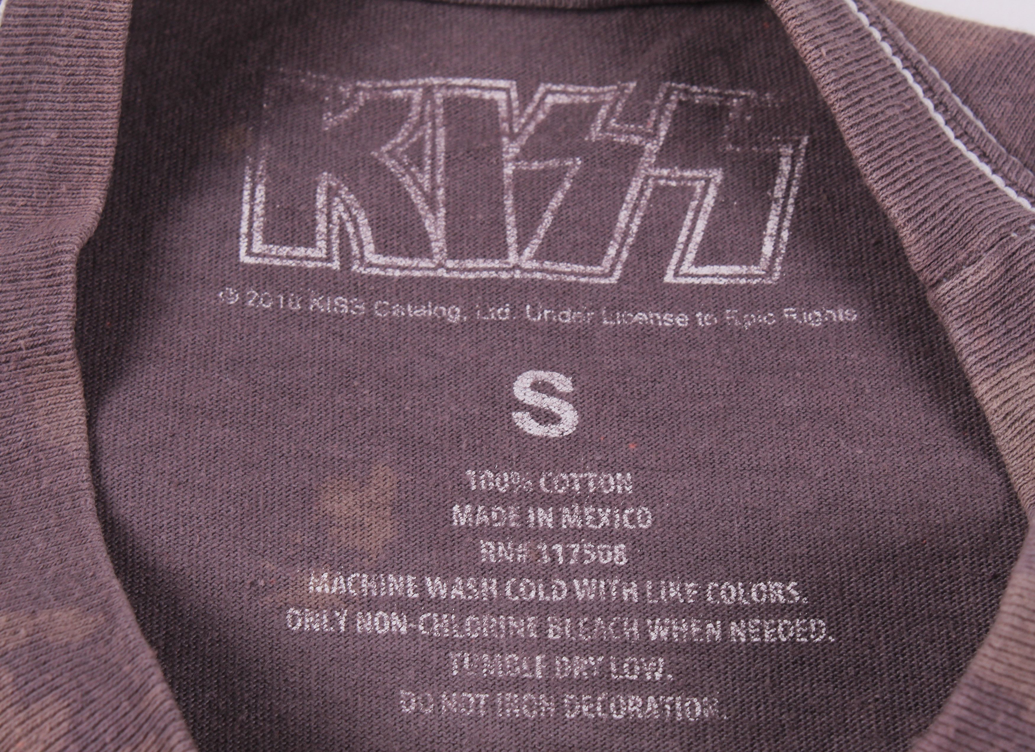 Band Tees Vintage Kiss Tie Dye Short Sleeve T-shirt Size US S / EU 44-46 / 1 - 5 Thumbnail