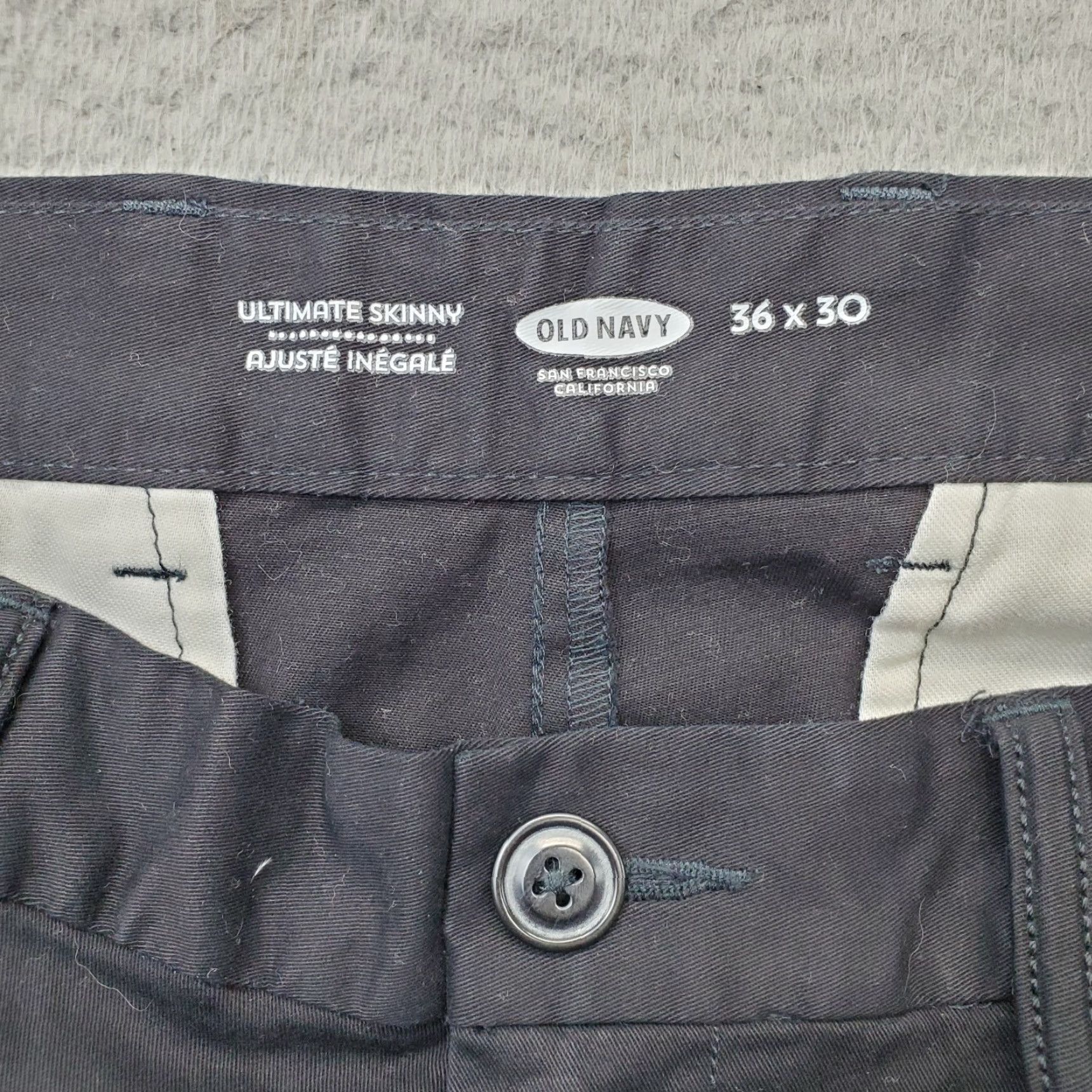 Old Navy Old Navy Chino Pants Mens Size 36/30 Black Casual Pants Men 36/30 Cotton Flat Front Pockets Button Front Size US 36 / EU 52 - 6 Thumbnail