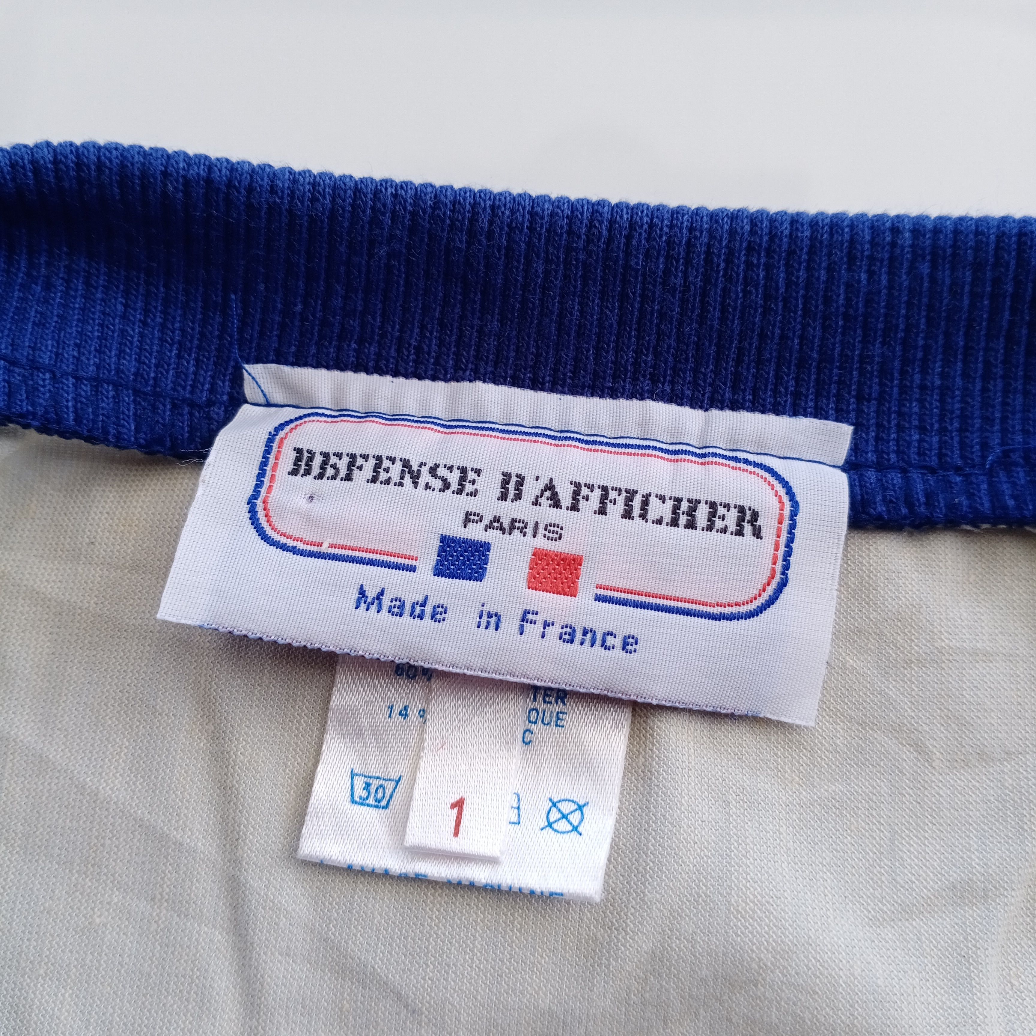 Designer Vintage Defense D'Afficher Paris Made France Lady Art Shirt Size US S / EU 44-46 / 1 - 6 Thumbnail