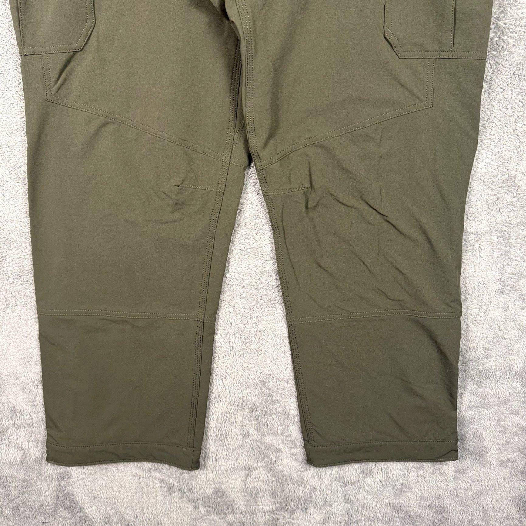 Duluth Trading Company Duluth Trading Co. Cargo Pants Mens 40x30 Green Water Repellent Utility Pants Size US 40 / EU 56 - 2 Thumbnail