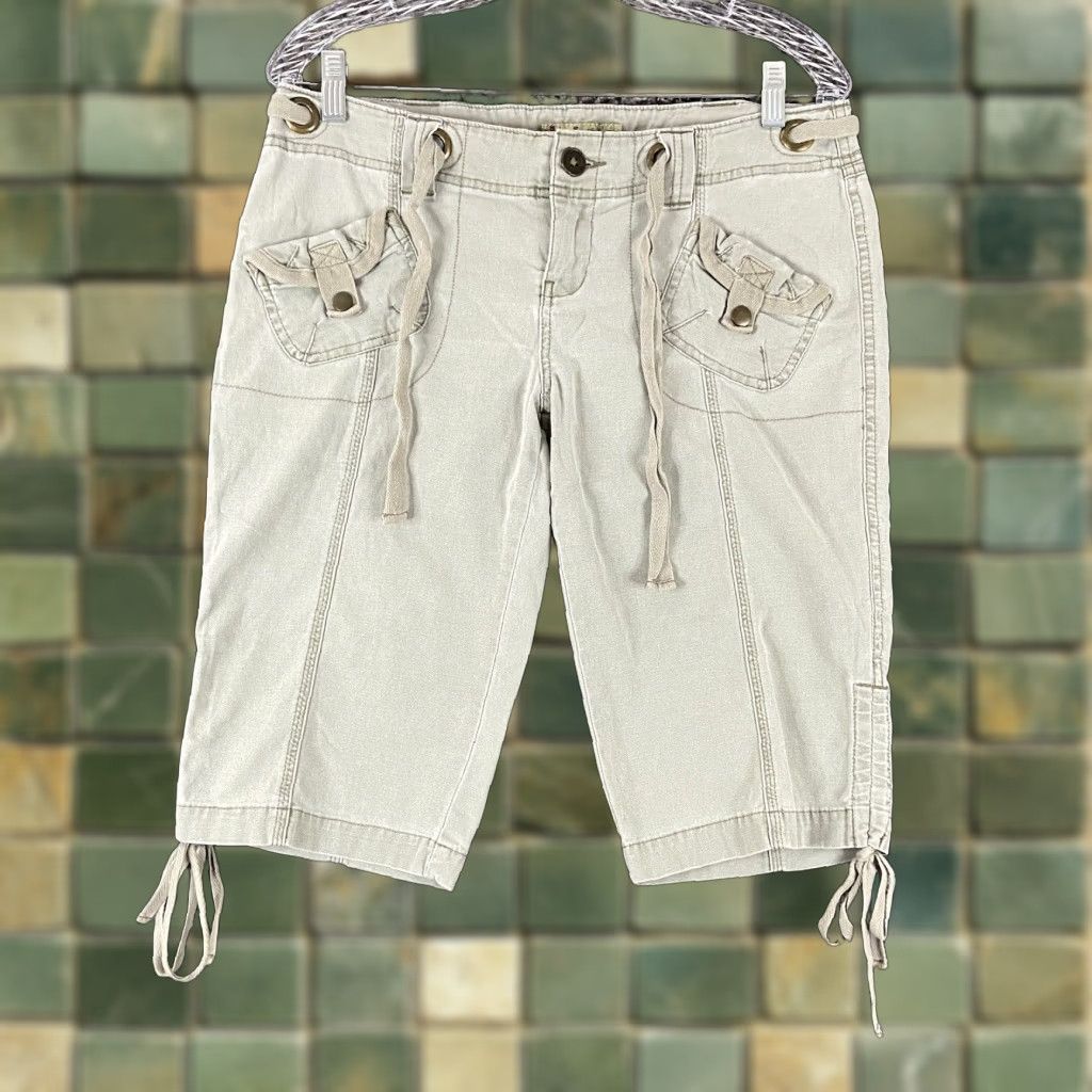 Vintage LEI Women's Bermuda Shorts Size 11 Beige with Pockets Size 32" / US 10 / IT 46 - 1 Thumbnail