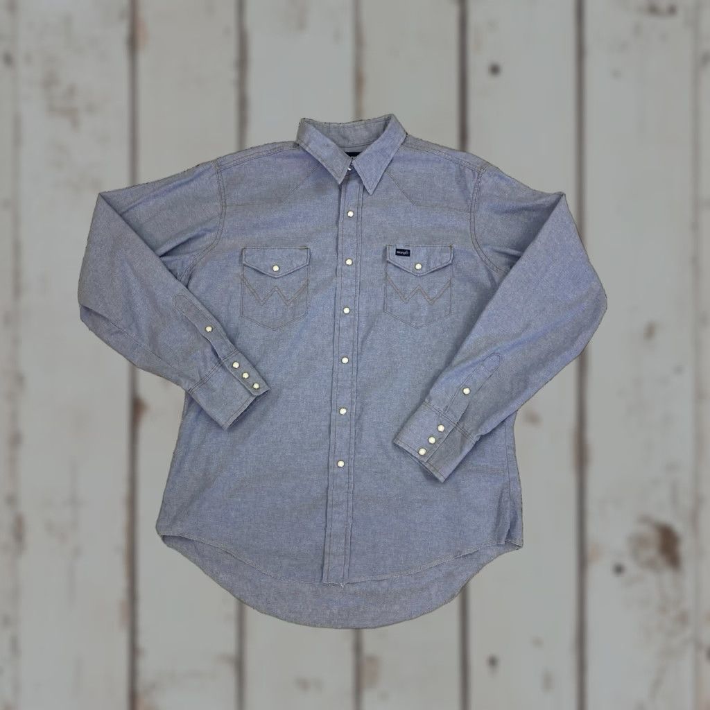 Wrangler VINTAGE Wrangler Denim Button-Up Shirt Pearl Snap Western Light Wash Men 17-36 Blue Cotton Denim Solid Long Sleeve Collared Point Classic 90s Mens Size US XL / EU 56 / 4 - 1 Thumbnail