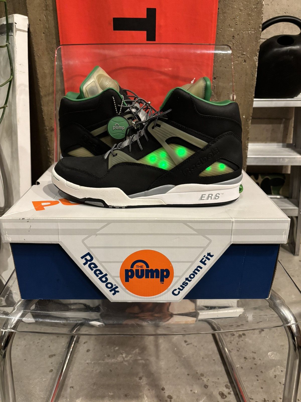 Reebok REEBOK PUMP OMNI ZONE LT SOLEBOX Size US 10 / EU 43 - 19 Thumbnail