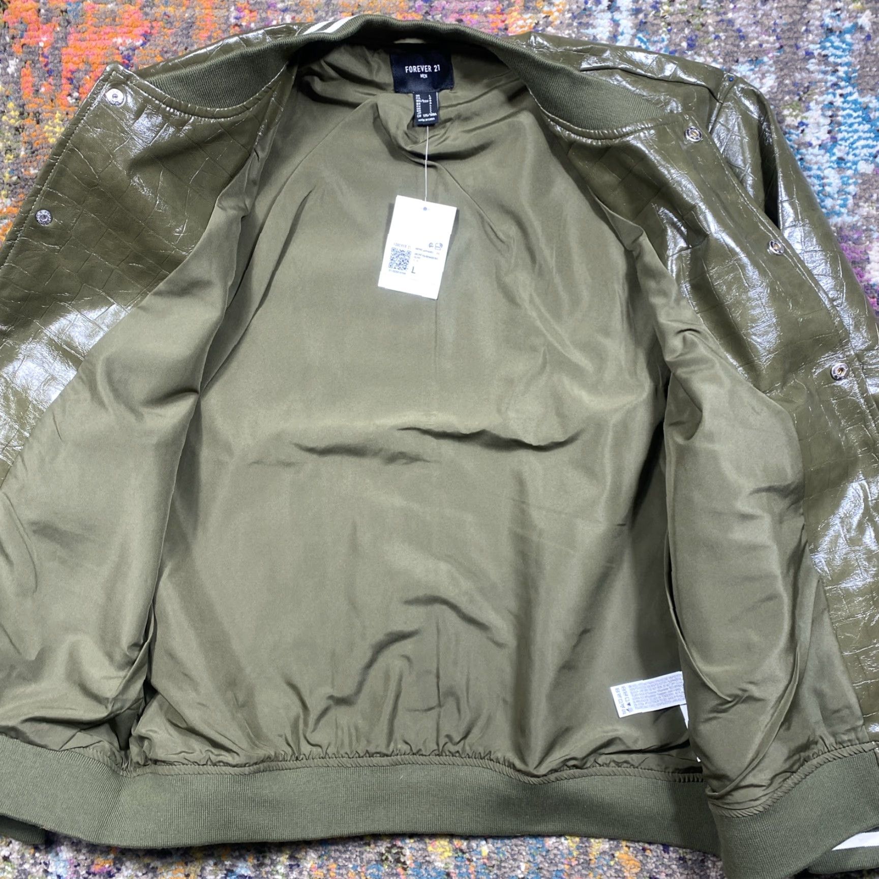 Forever 21 FOREVER 21 Bomber Jacket Mens L Green Faux Animal Skin Button Front Varsity New Size US L / EU 52-54 / 3 - 4 Thumbnail