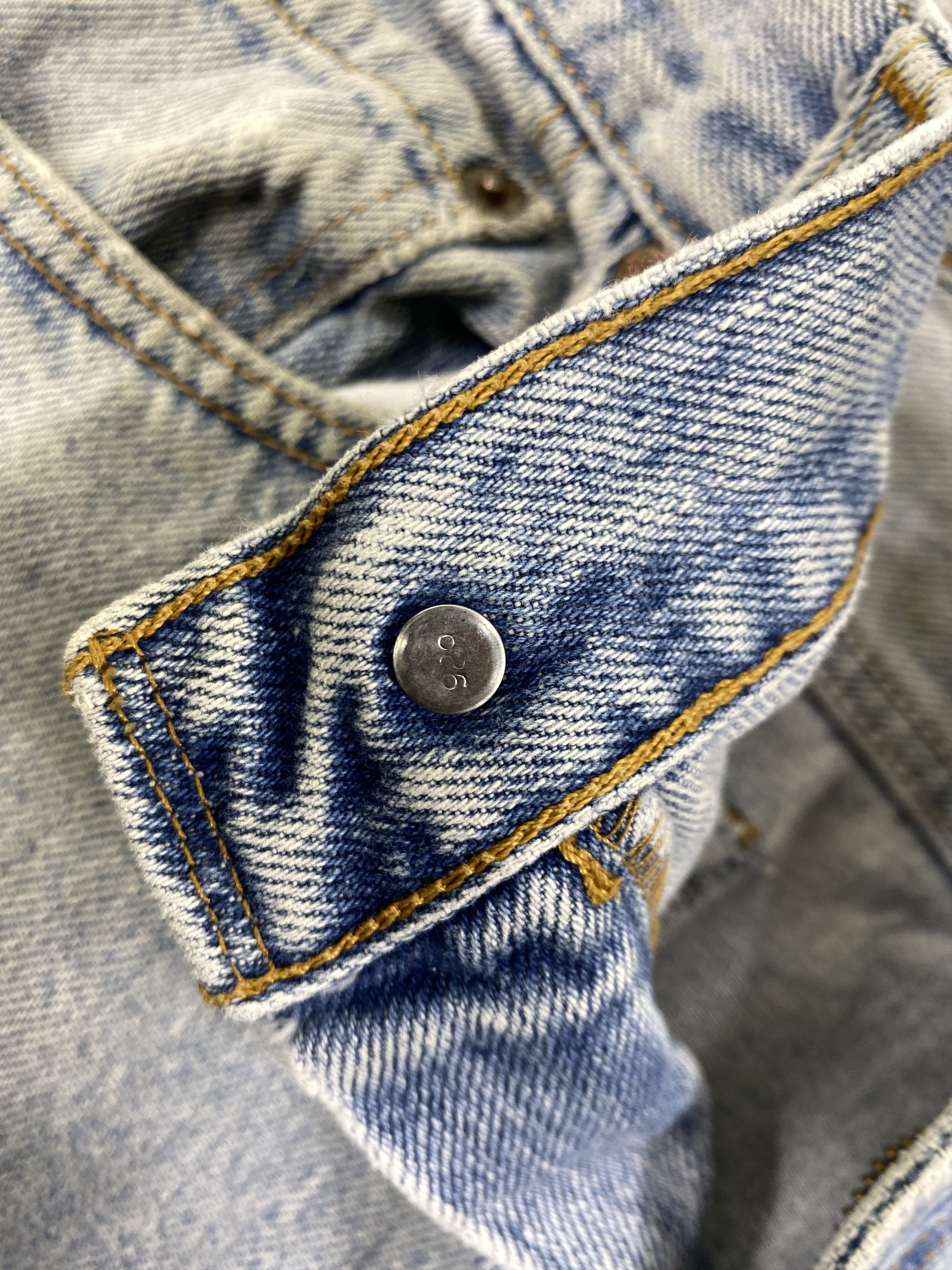 Levi's Light Wash Vintage Levi's 505 Regular Fit Denim 35x29 JN754 Size US 35 - 7 Thumbnail