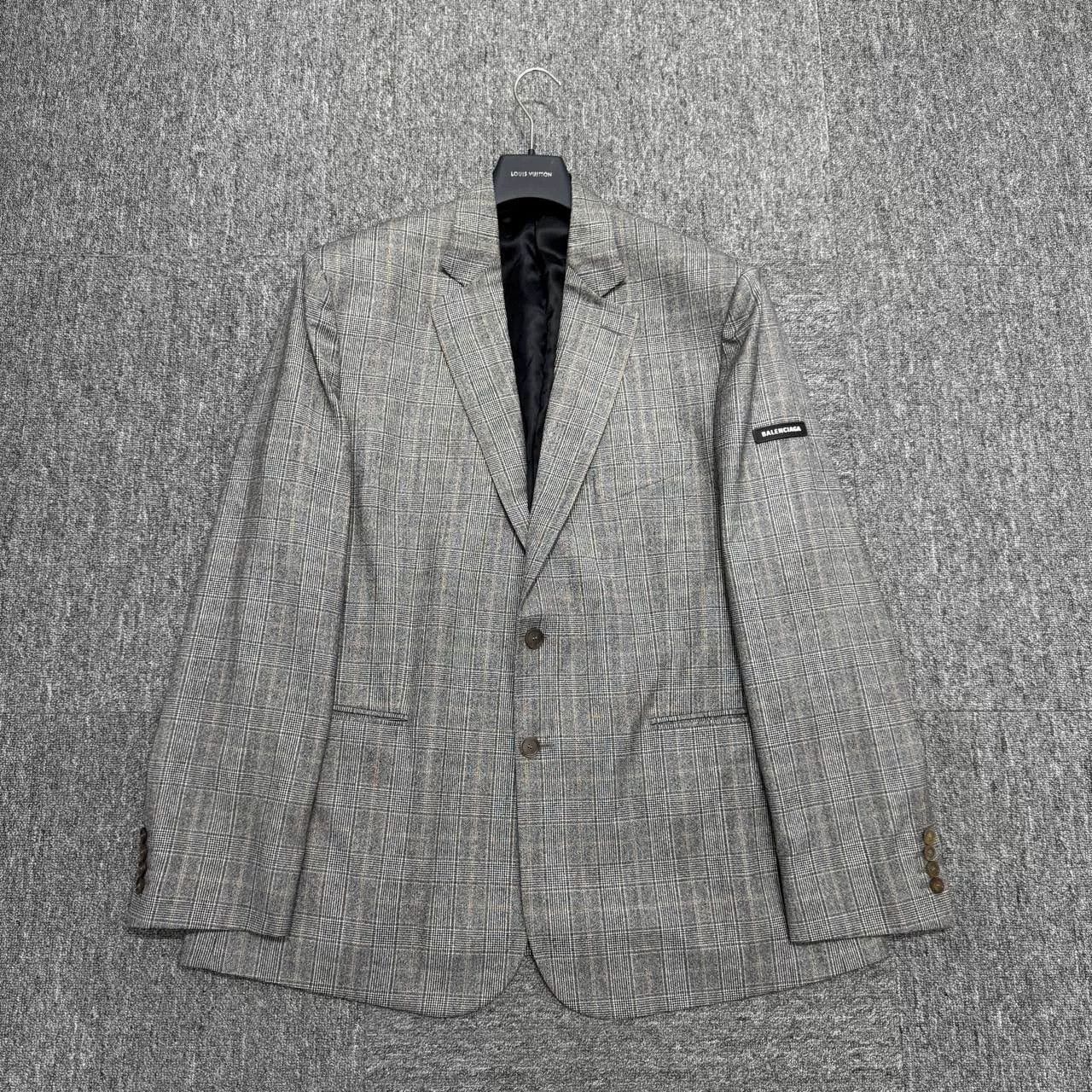 Balenciaga balenciaga checked suit jacket in size 46. Size US L / EU 52-54 / 3 - 1 Thumbnail