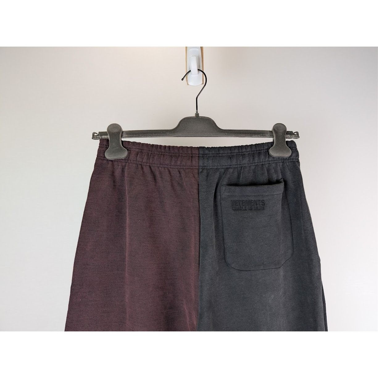 Vetements o1rshd1 Sweatpants & Joggers in Black/Burgundy Size US 32 / EU 48 - 13 Thumbnail