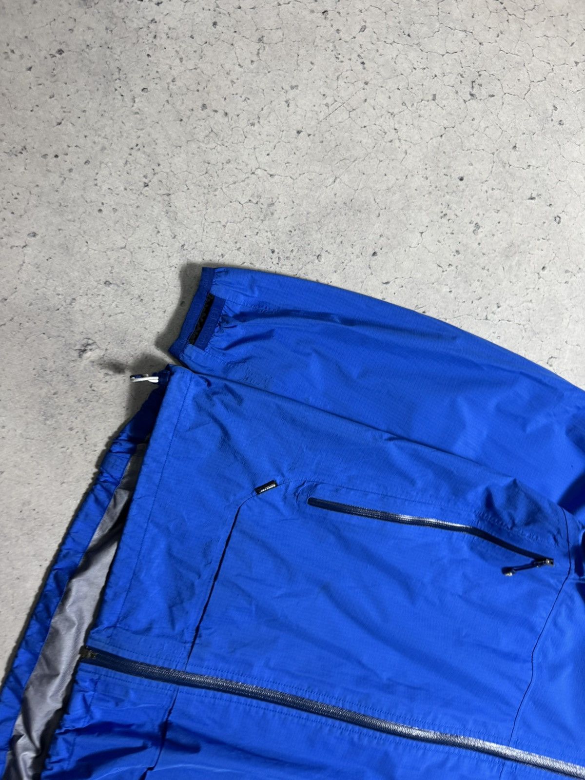 Peak Performance Peak Performance Gore-Tex Blue Membrane Light Jacket Size L Size US L / EU 52-54 / 3 - 3 Thumbnail