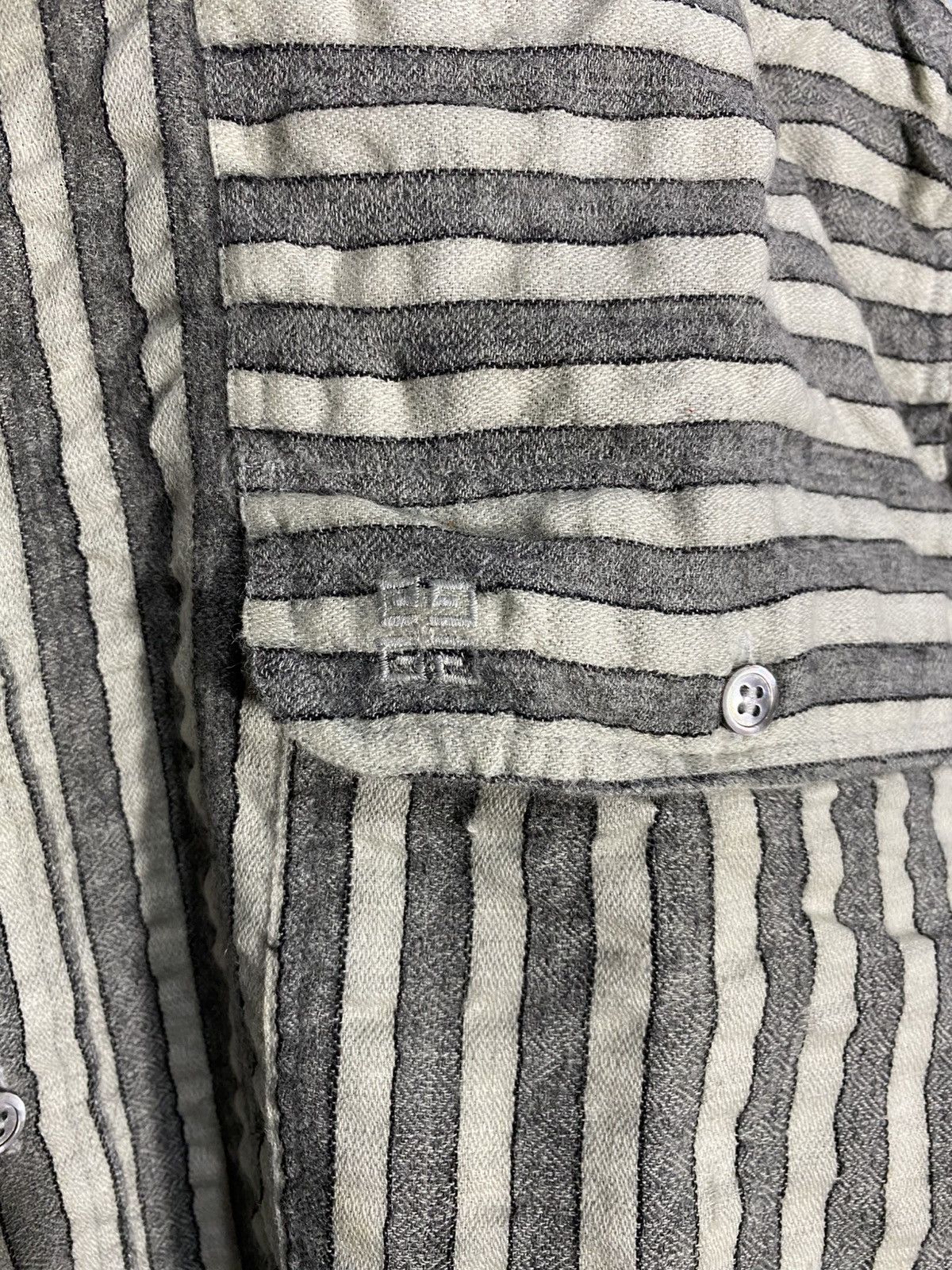 Givenchy Givenchy paris vintage woll shirt single big pocket Size US L / EU 52-54 / 3 - 4 Thumbnail