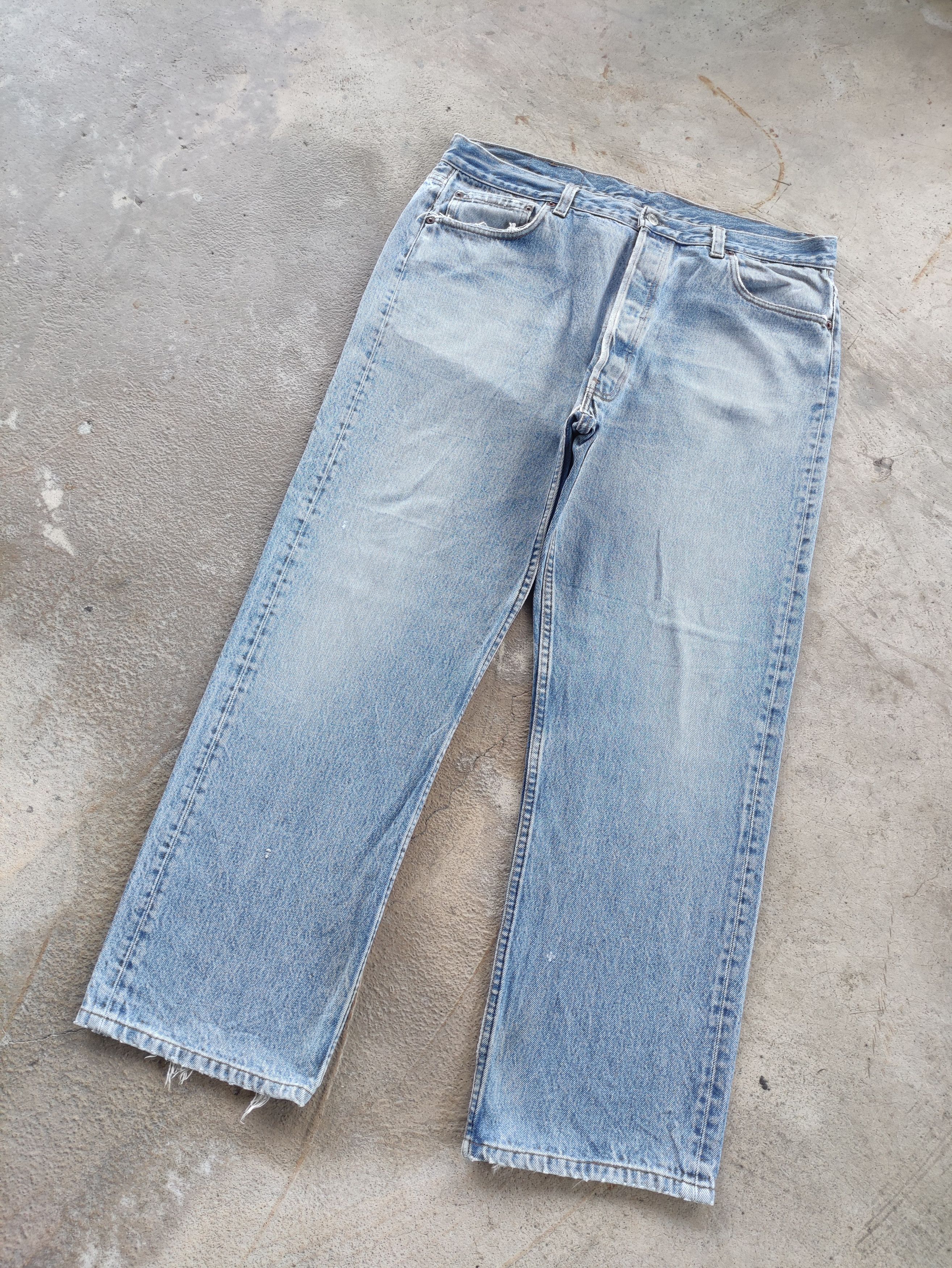 Levi's Vintage Levis Button Jean Distressed Faded Denim Size US 37 - 2 Thumbnail