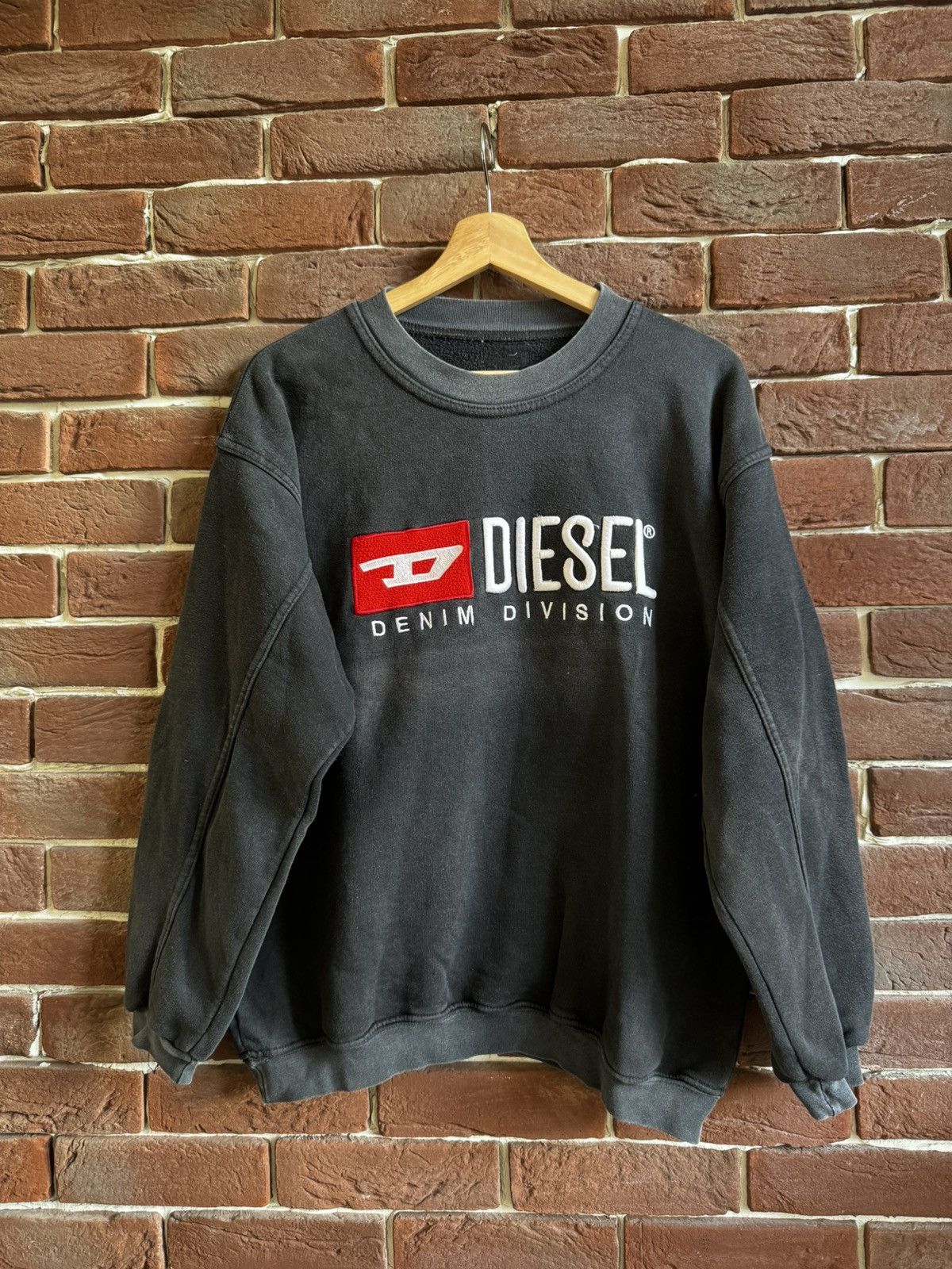 Diesel Diesel sweatshirt vintage big logo crew neck black 90s Size US M / EU 48-50 / 2 - 1 Thumbnail