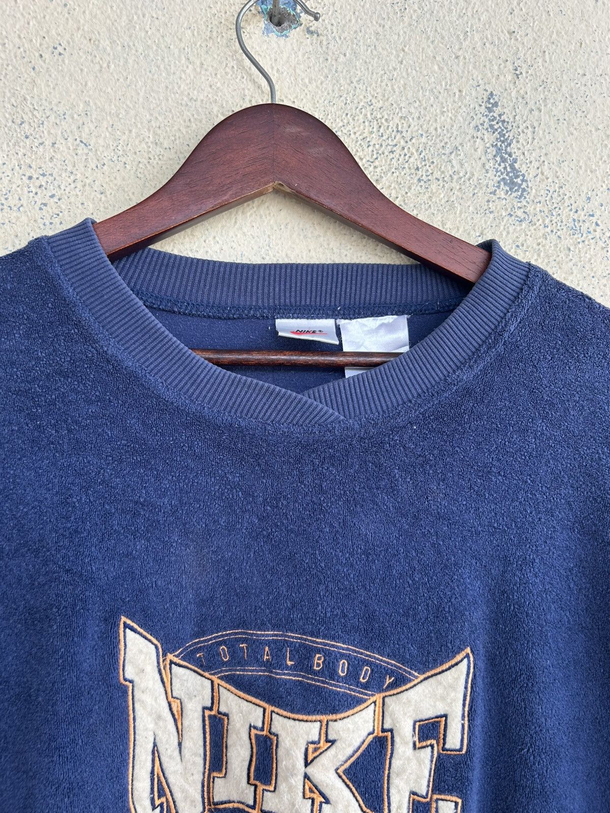 Nike Vintage 90’s Nike White Tag Center Swoosh Velvet Sweatshir Size US L / EU 52-54 / 3 - 4 Thumbnail