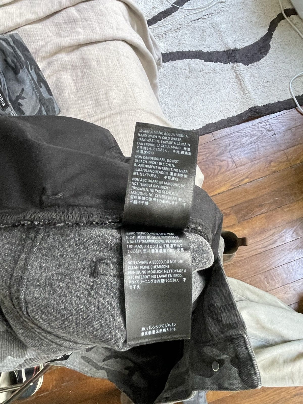 Balenciaga Balenciaga grey camo baggy jeans Size US 32 / EU 48 - 16 Thumbnail
